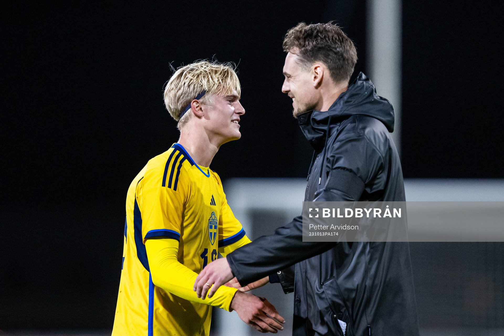 Lucas Bergvall and head coach Daniel Bäckström of Sweden