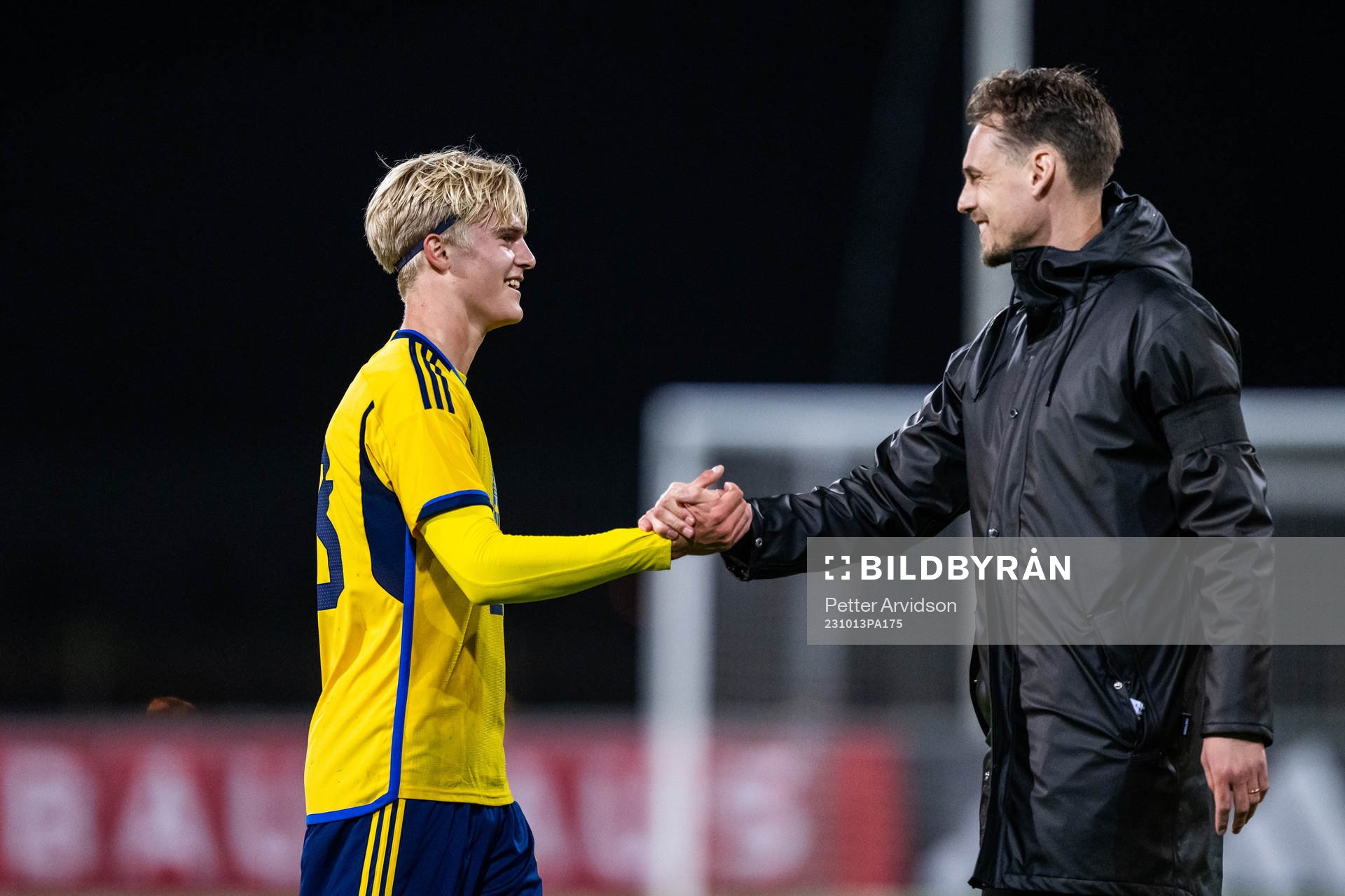 Lucas Bergvall and head coach Daniel Bäckström of Sweden