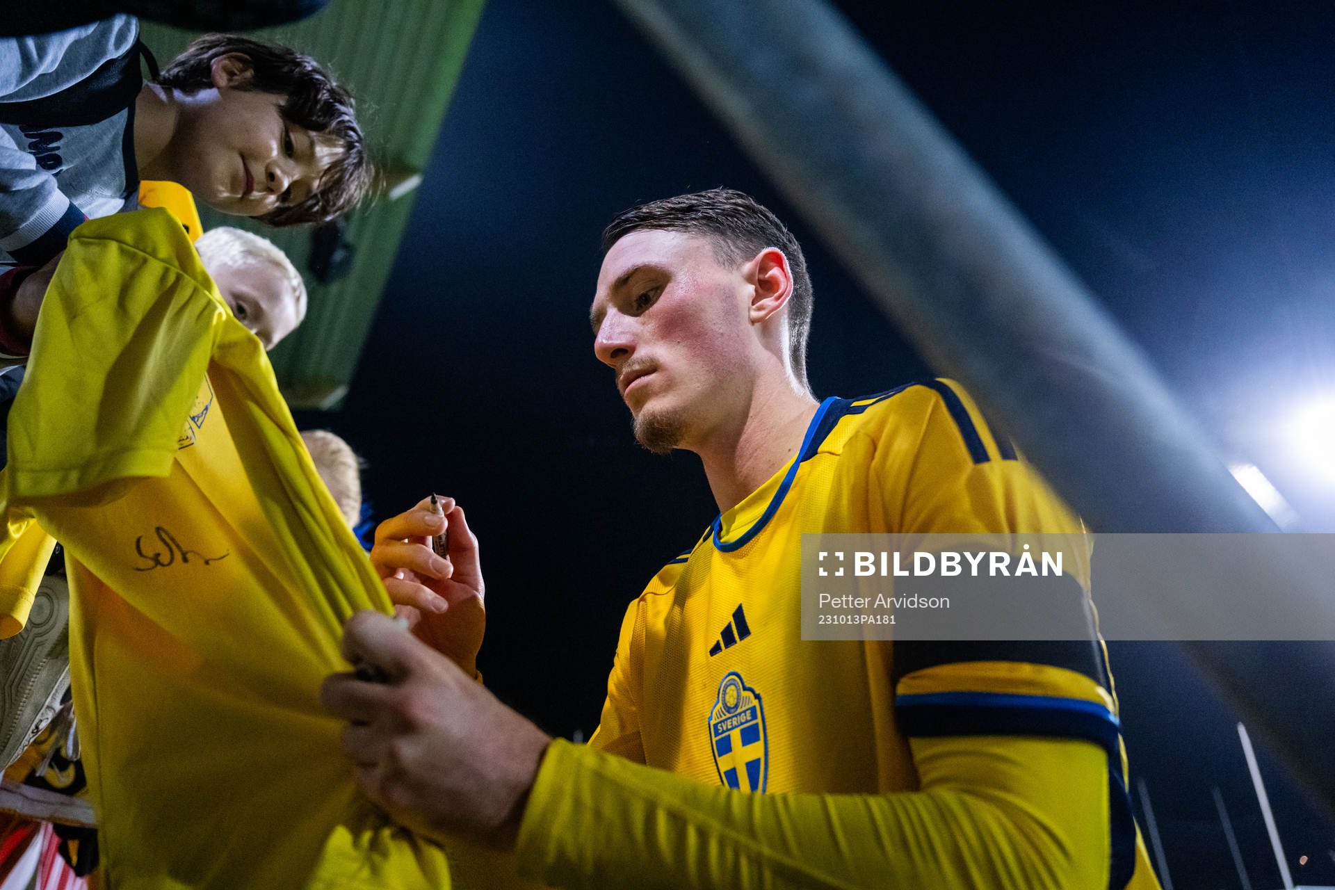 Noah Persson of Sweden writes autographs