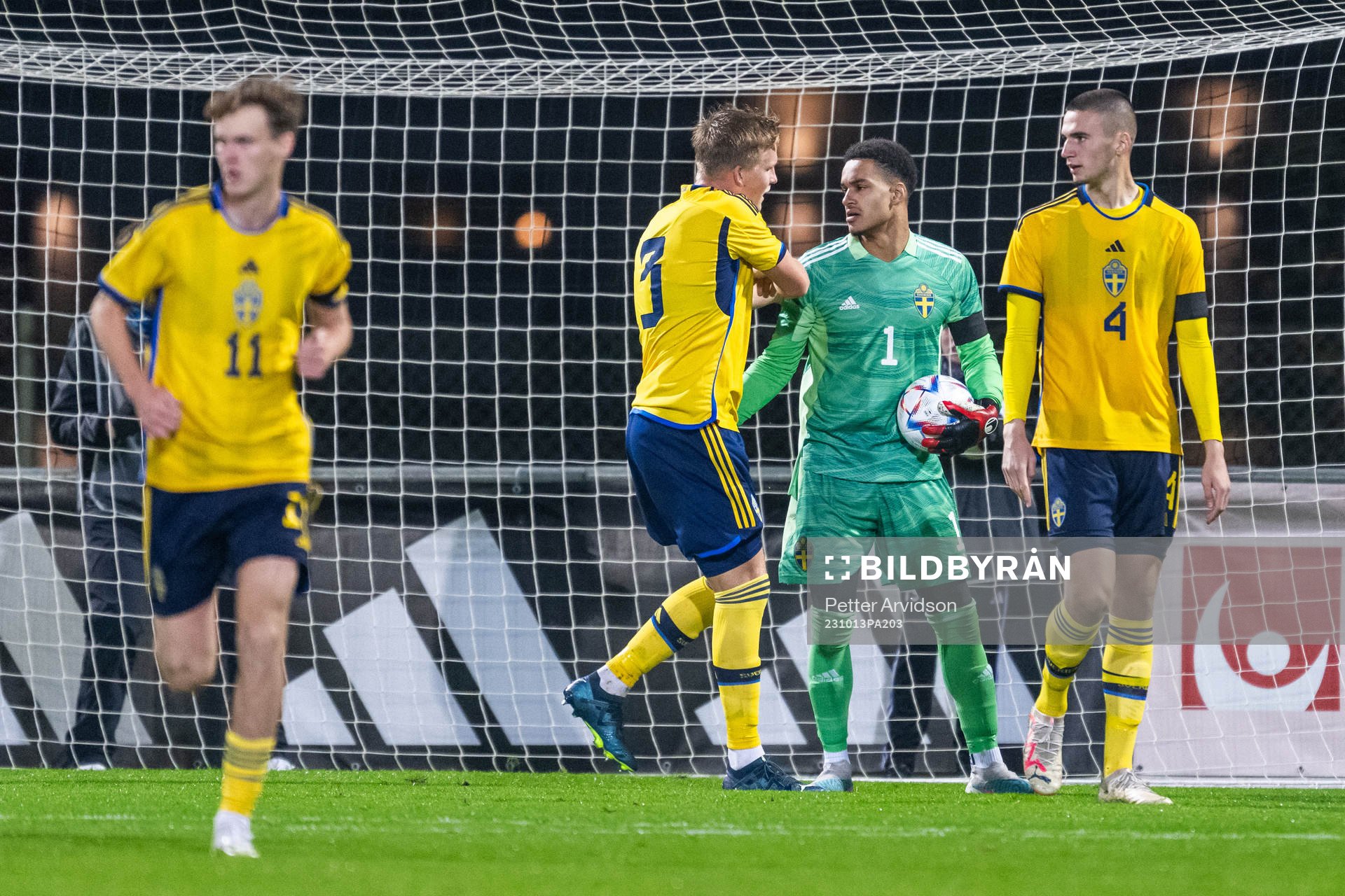 Goalkeeper Oliver Dovin of Sweden celebrates with Casper
