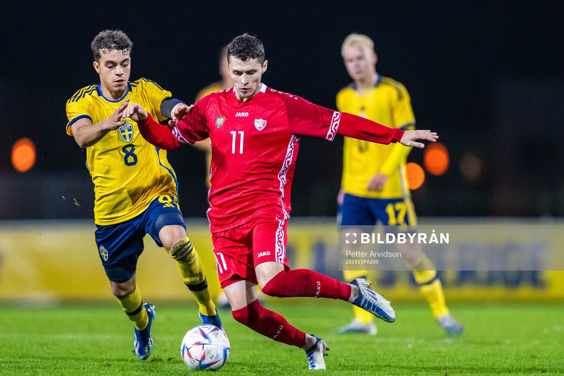 Yasin Ayari of Sweden and Daniel Danu of Moldova