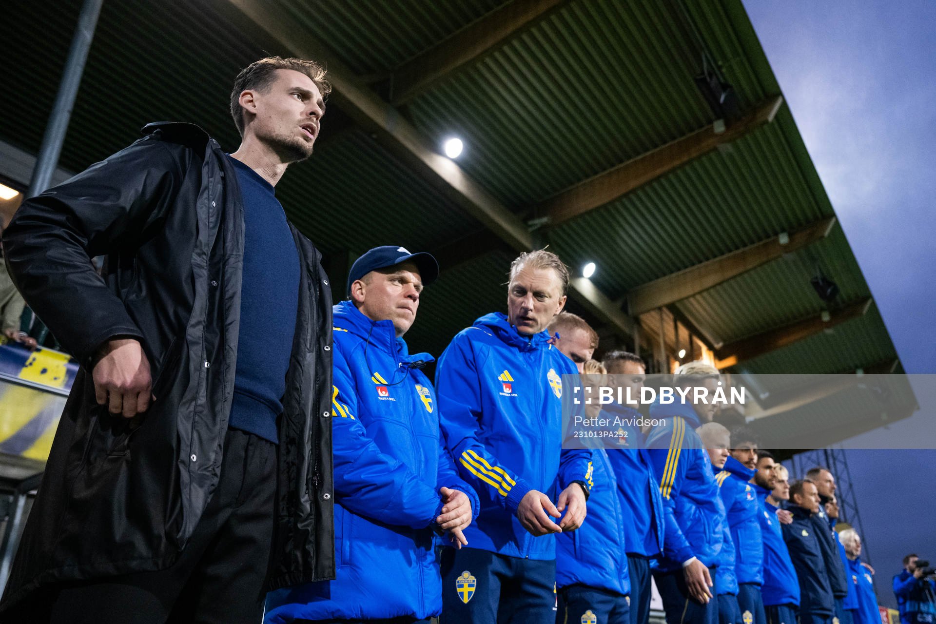 head coach Daniel Bäckström of Sweden