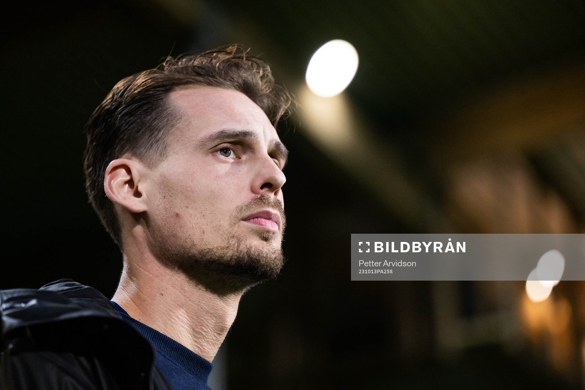 head coach Daniel Bäckström of Sweden