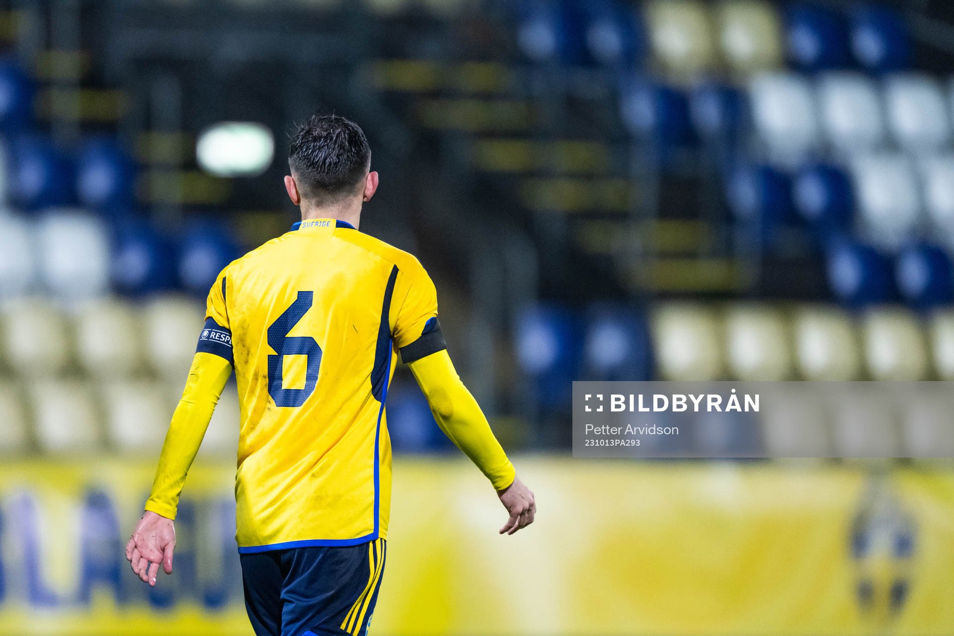 Armin Gigovic of Sweden with a black armband to honor the deceased Lars ”Laban” Arnesson during the UEFA European Under-21 Qualifier football match between Sweden and Moldova on October 13, 2023 in Falkenberg. 