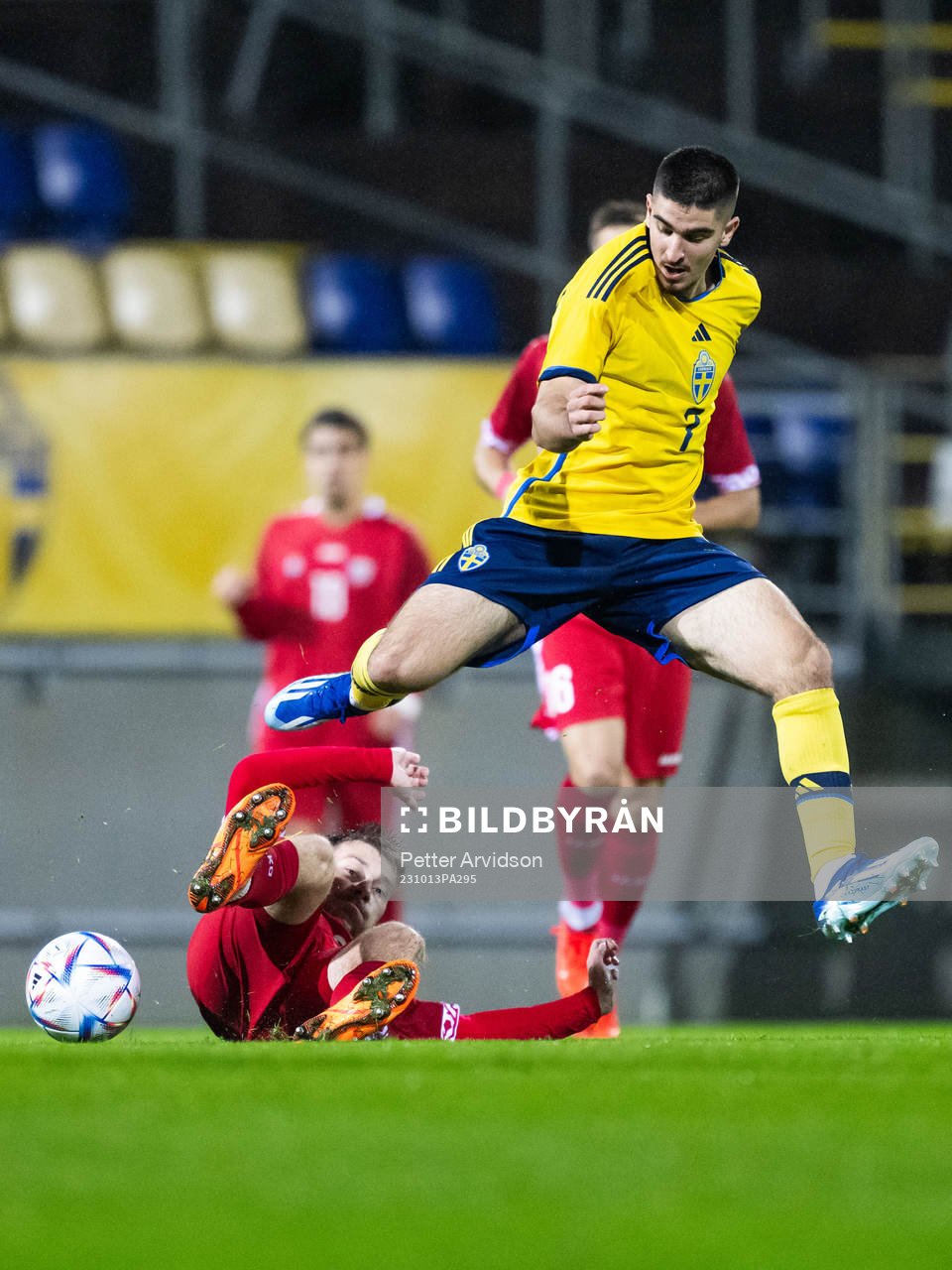 Vicu Bulmaga of Moldova and Mayckel Lahdo of Sweden