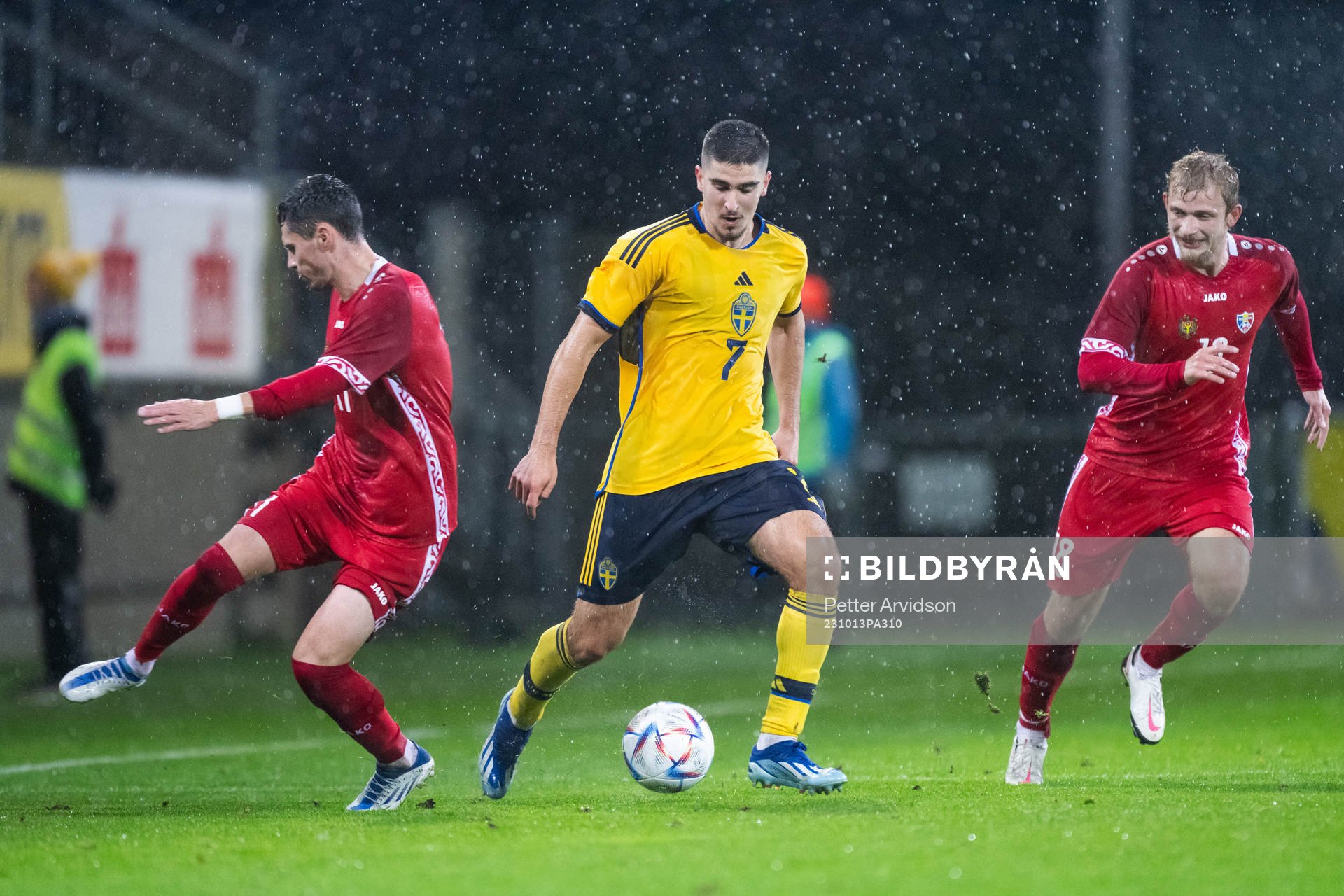 Daniel Danu of Moldova and Mayckel Lahdo of Sweden