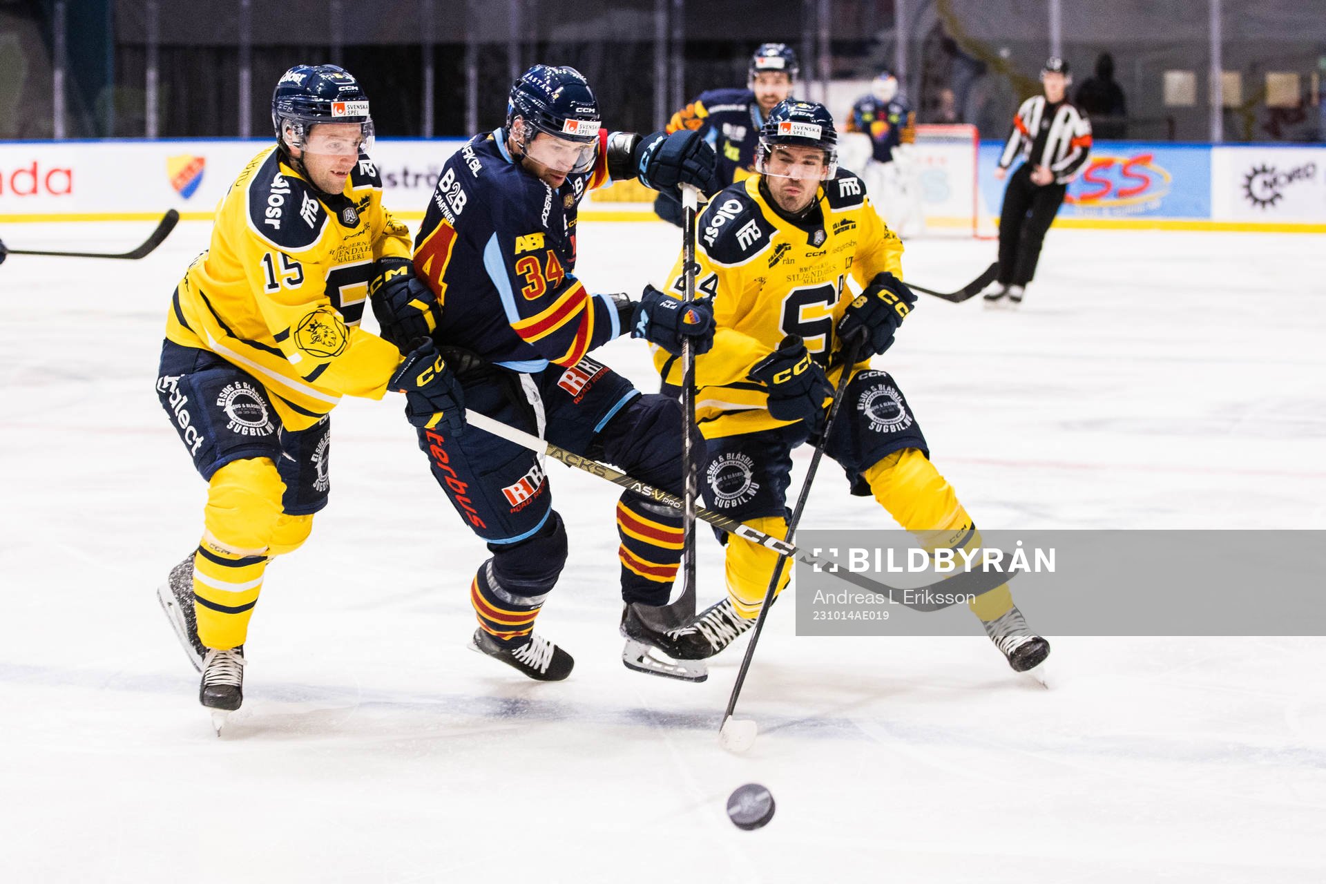 Södertäljes Albin Carlson och Jacob Dahlström försvarar