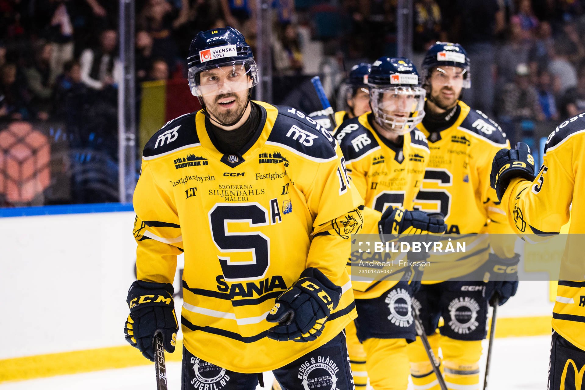 Södertäljes Linus Videll jublar
