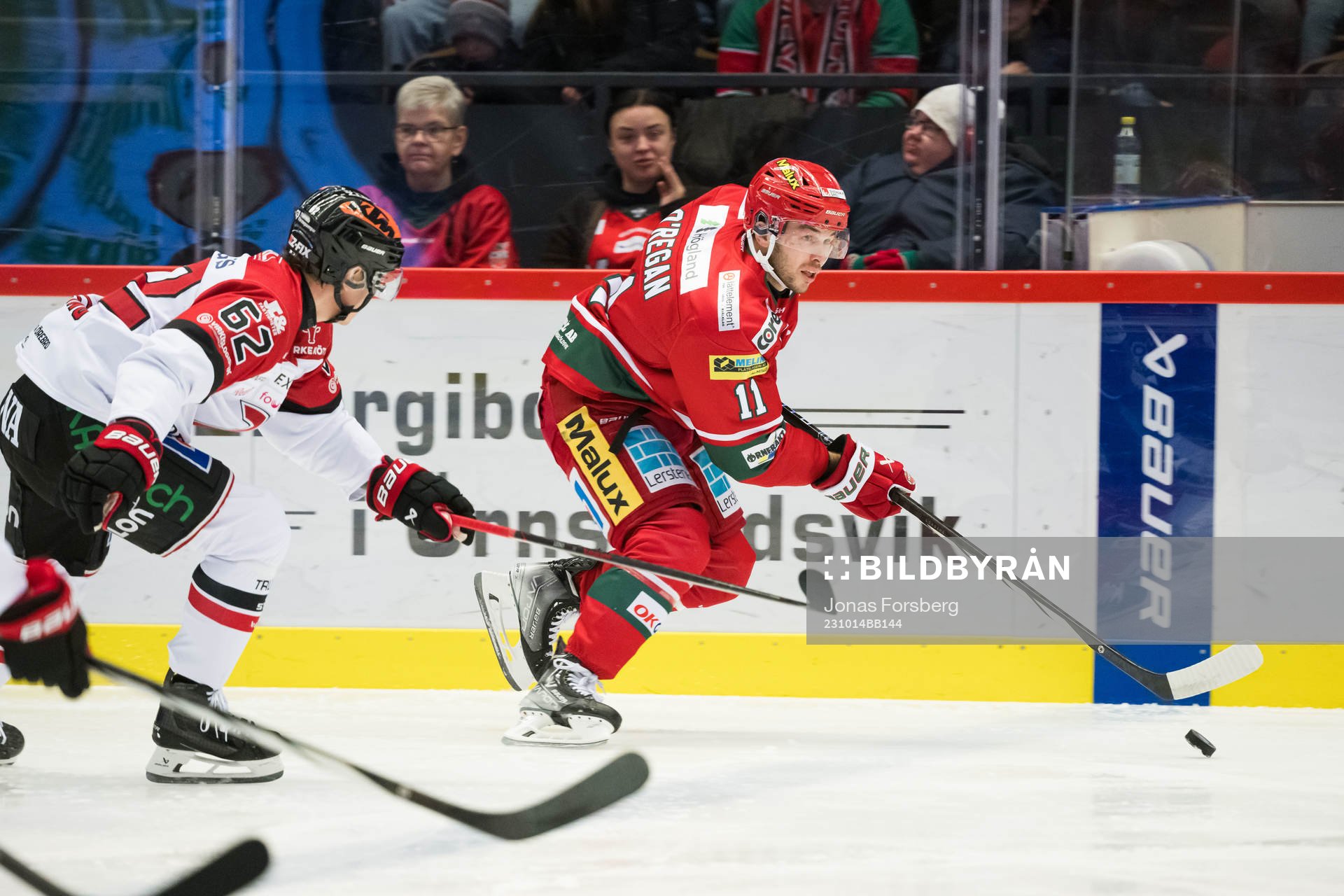 MoDos Danny O'Regan och Örebros Robert Leino