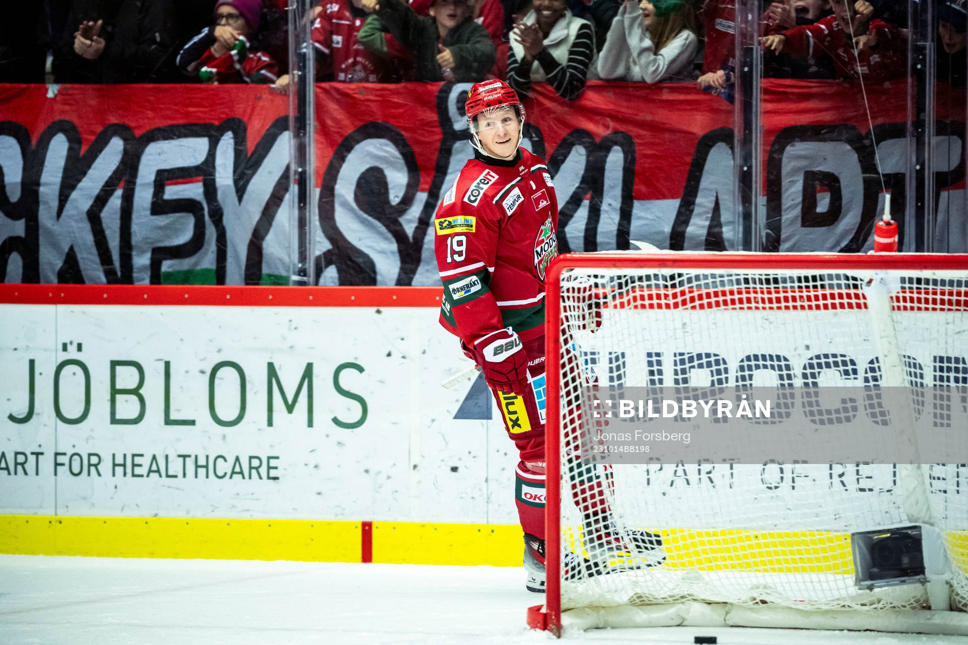 MoDos Erik Karlsson jublar