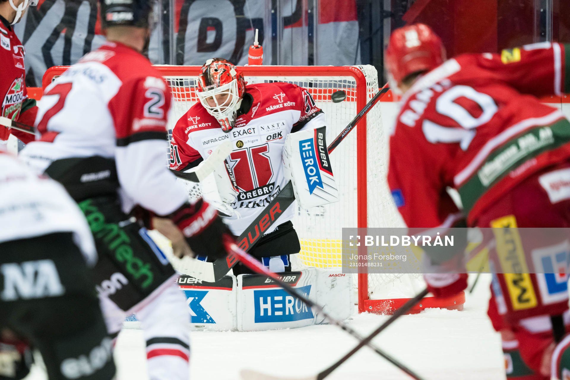 Örebros målvakt Jonas Arntzen och MoDos Sampo Ranta