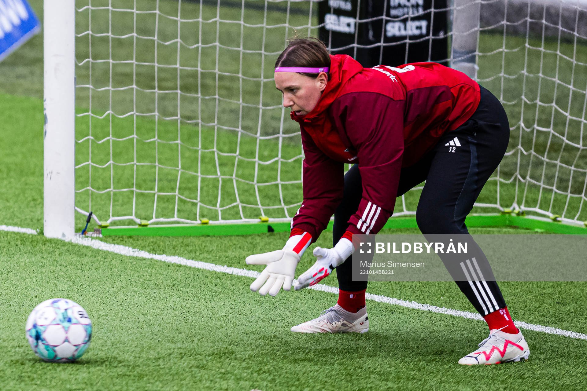 Lene Christensen of Rosenborg warms up