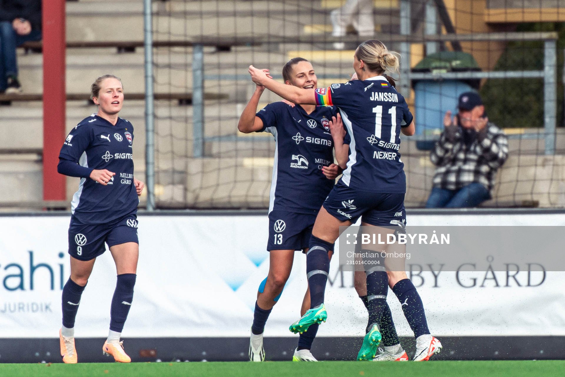 FC Rosengårds Olivia Holdt jublar