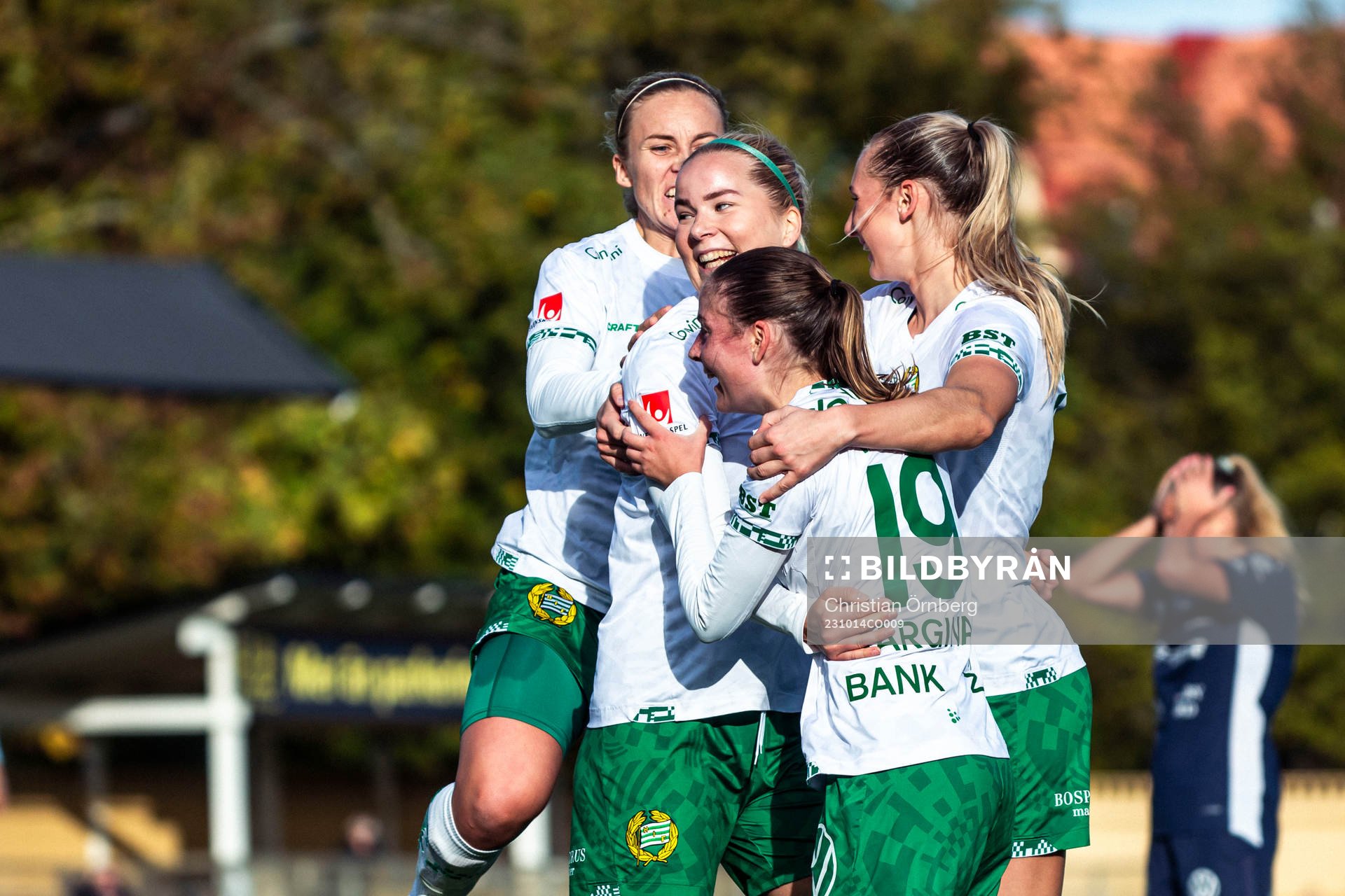 Hammarbys Eva Nyström jublar med lagkamraterna