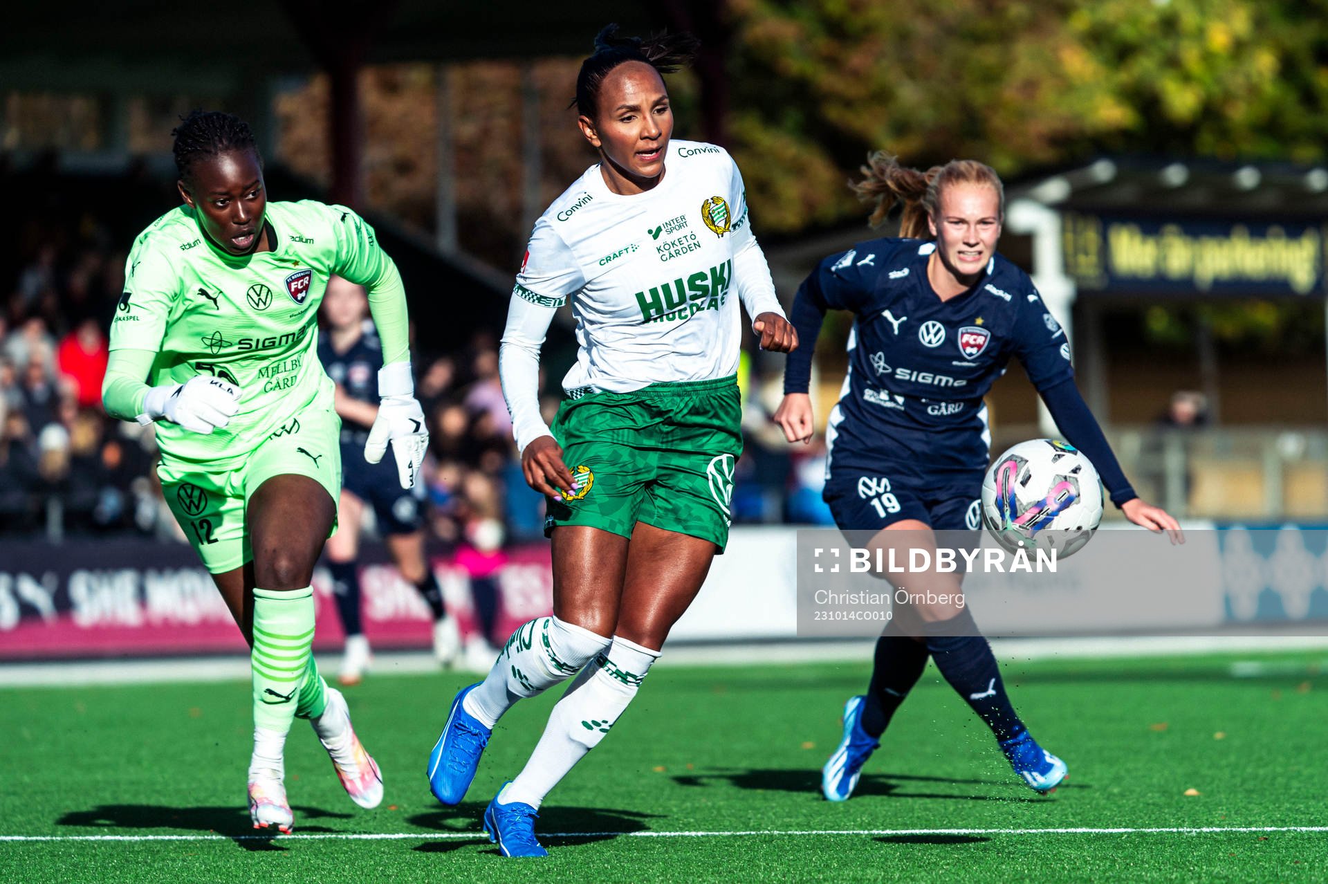 Hammarbys Madelen Janogy och FC Rosengårds Angel Mukasa