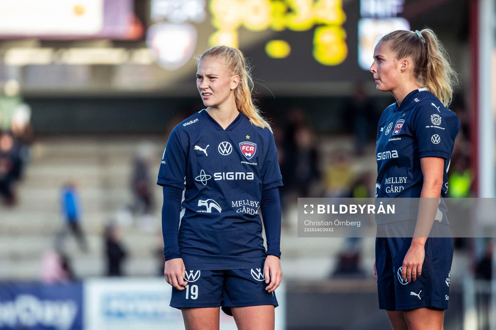 FC Rosengårds Sofie Bruun Bredgaard och Olivia Holdt deppar