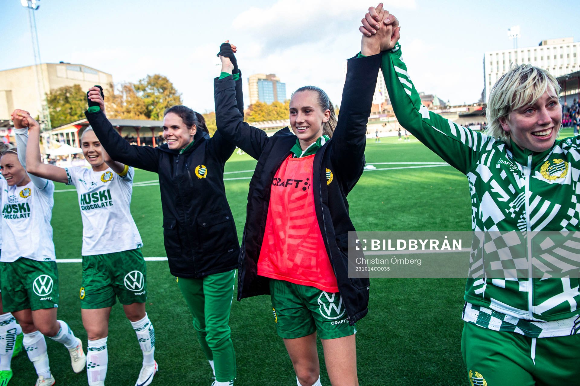 Hammarbys Ellen Wangerheim jublar med lagkamrater