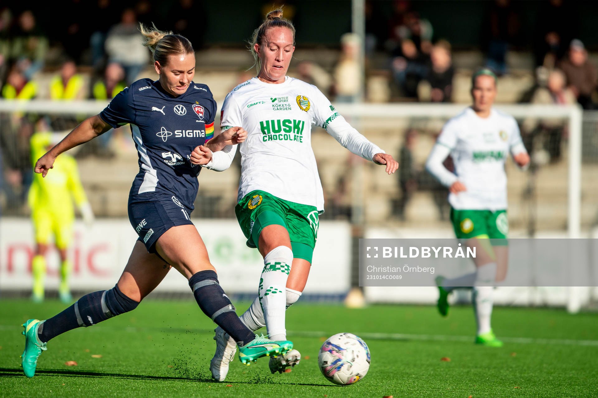 FC Rosengårds Emma Jansson mot Hammarbys Julia Roddar