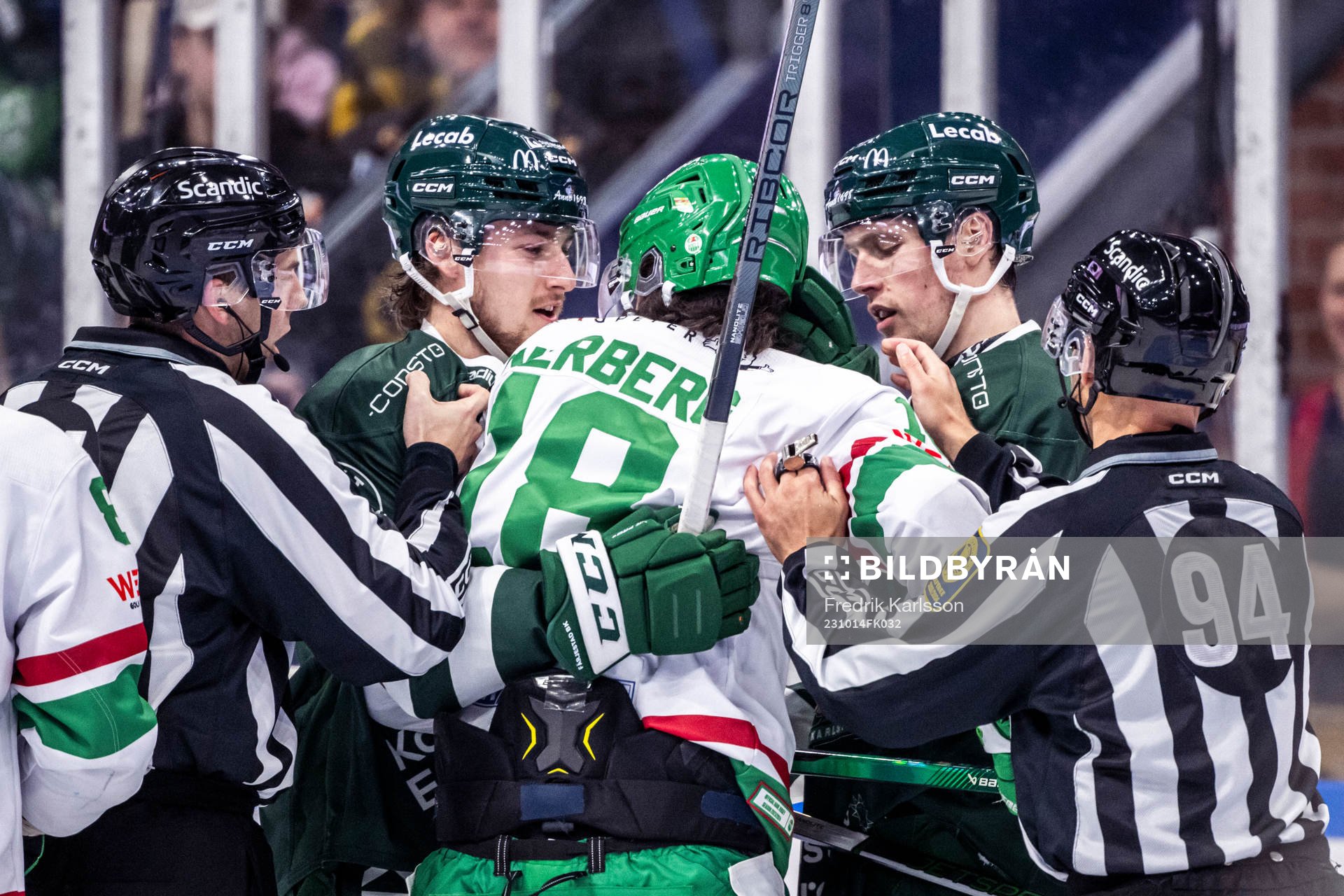 Färjestads Jeremy Salvas Groleau och Rögles Dennis