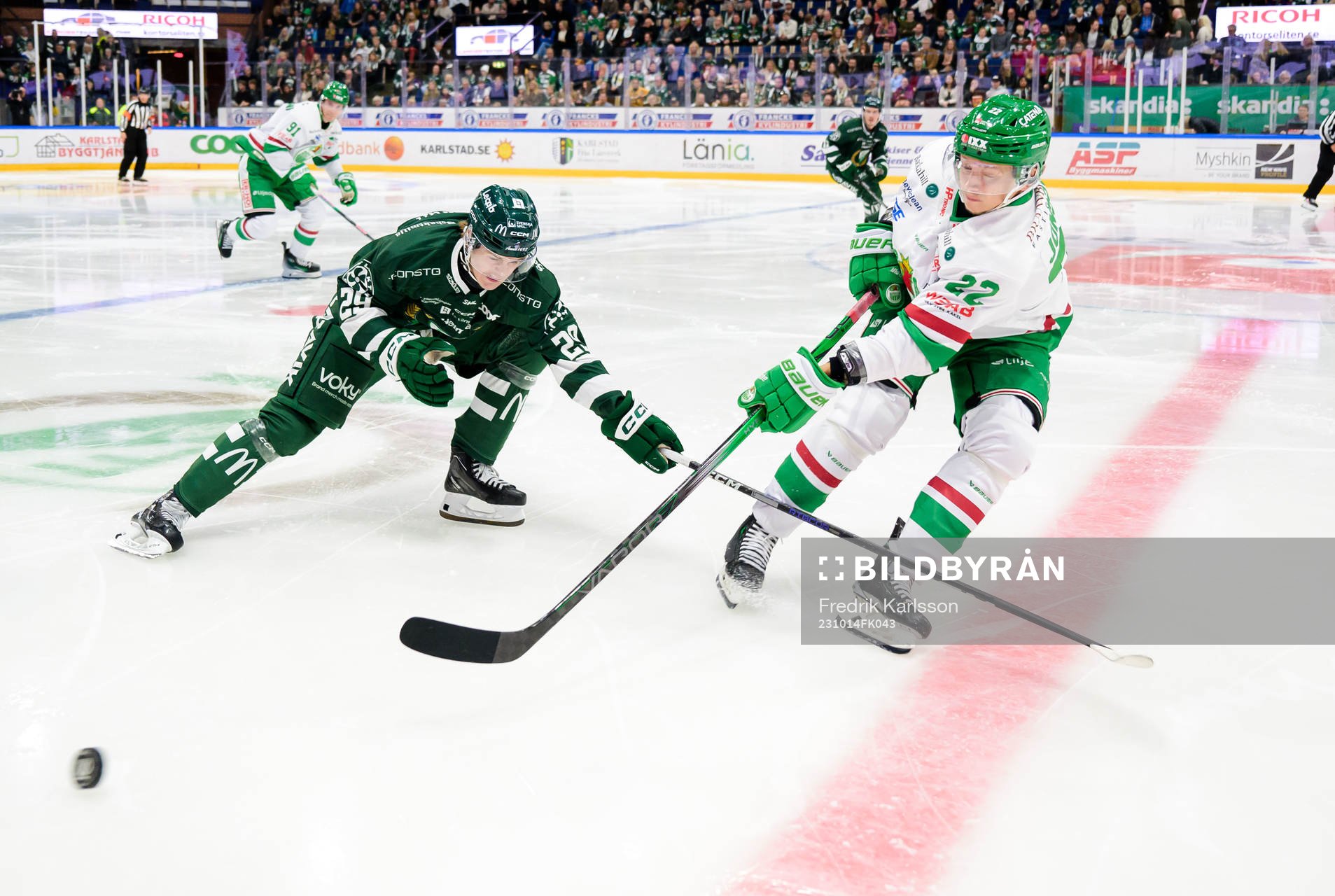 Färjestads Lucas Forsell och Rögles Samuel Jonsson