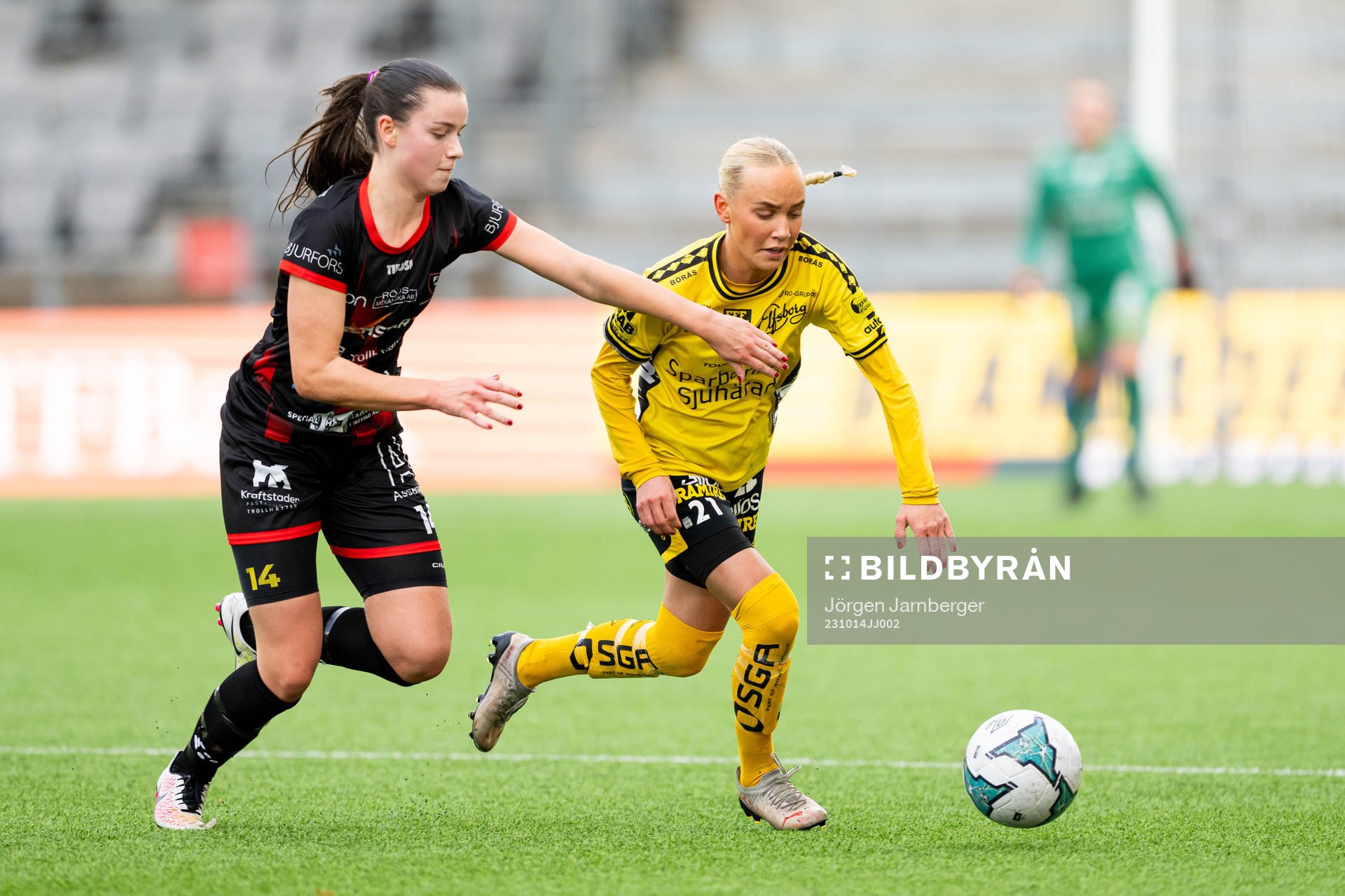 FC Trollhättan s Stella Hagstedt och Elfsborgs Tea Skoglund