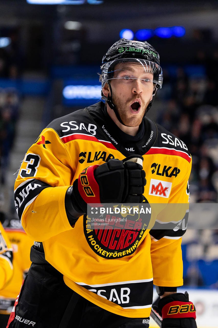 Luleås Oscar Eklind jublar för sitt 1-5 mål