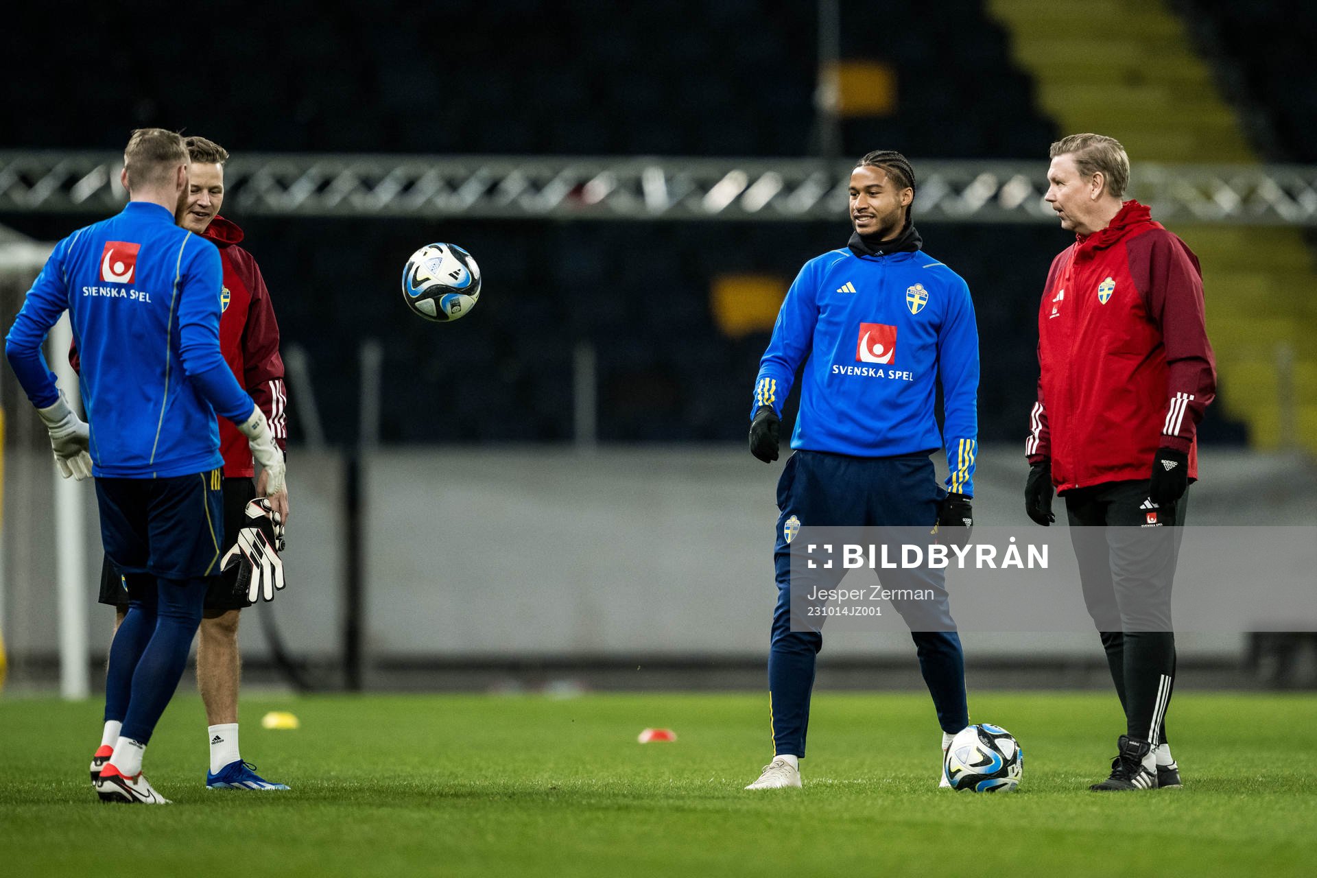 Goalkeeper coach Maths Elfvendahl, Jens Cajuste and