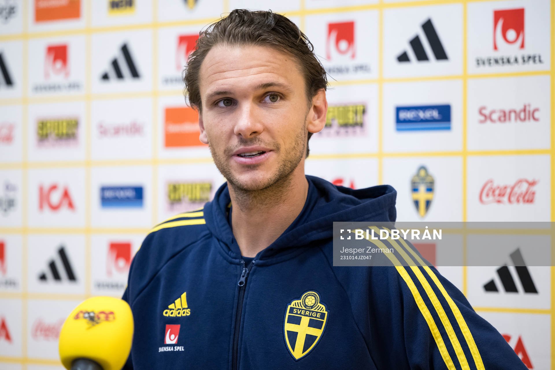 Albin Ekdal of the Swedish football national team in the mixed zone on October 14, 2023 in Stockholm. 