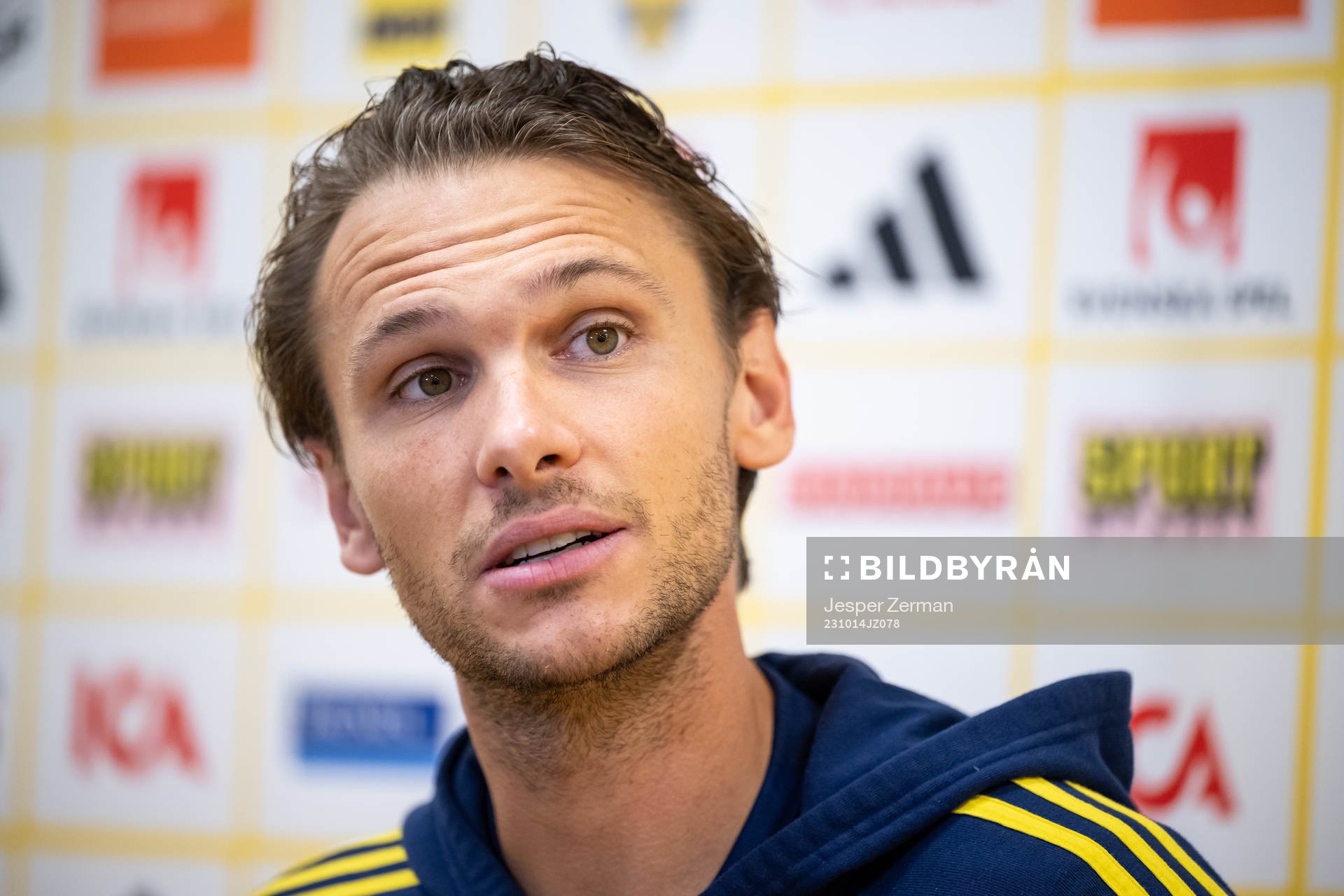 Albin Ekdal of the Swedish football national team in the mixed zone on October 14, 2023 in Stockholm. 
