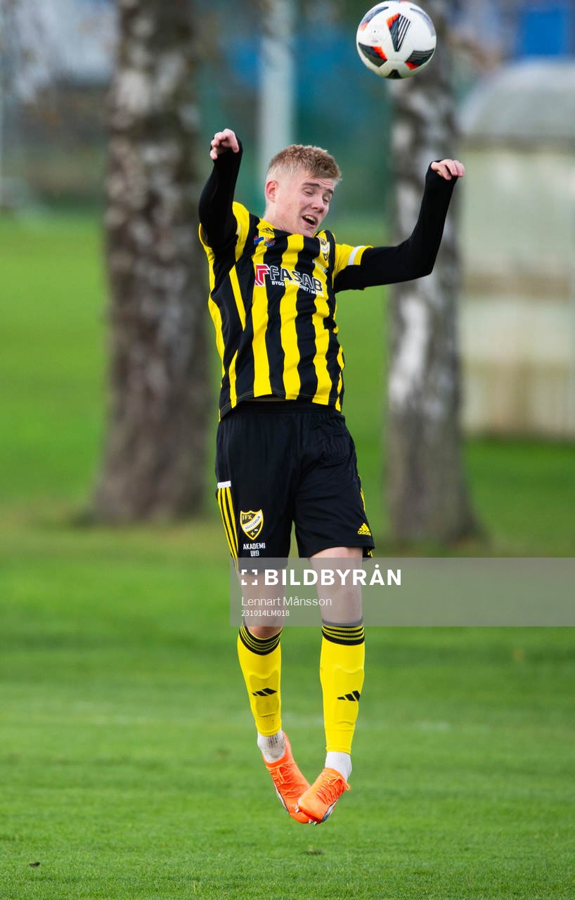IFK Hässleholms Linus Roslund i matchen i div. 1 för P17,