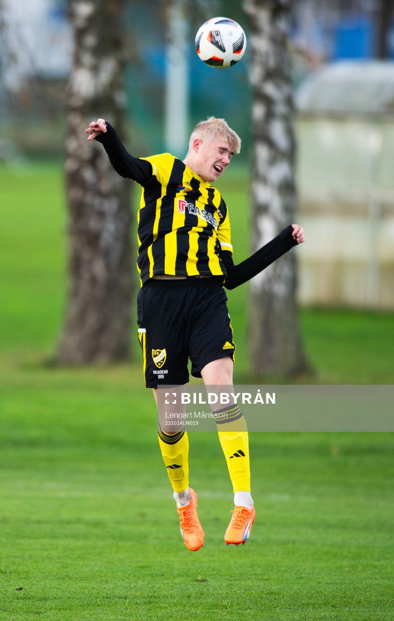IFK Hässleholms Linus Roslund i matchen i div. 1 för P17,