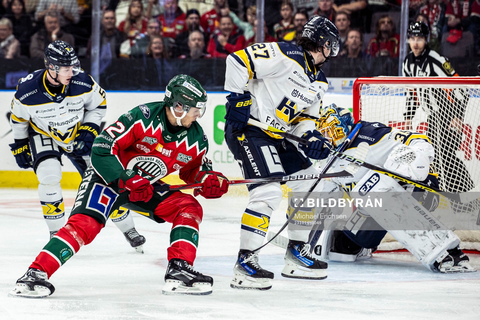 Frölunda HCs Linus Nässen och HV71s Victor Brattström