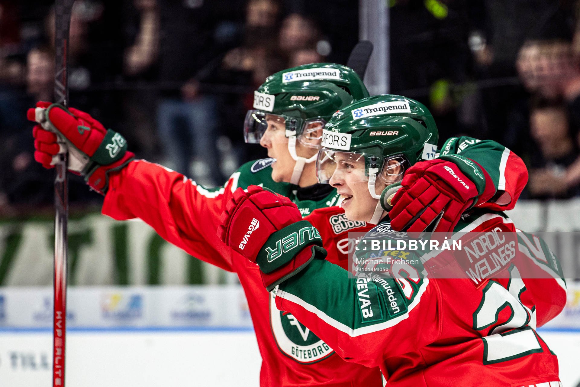 Frölunda HCs Isac Heens och Erik Borg jublar