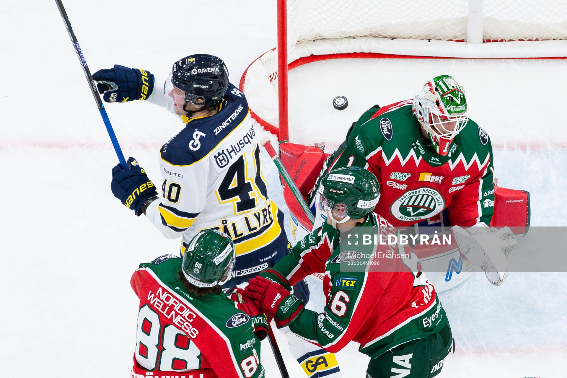 HV71s Oskar Stål-Lyrenäs jublar