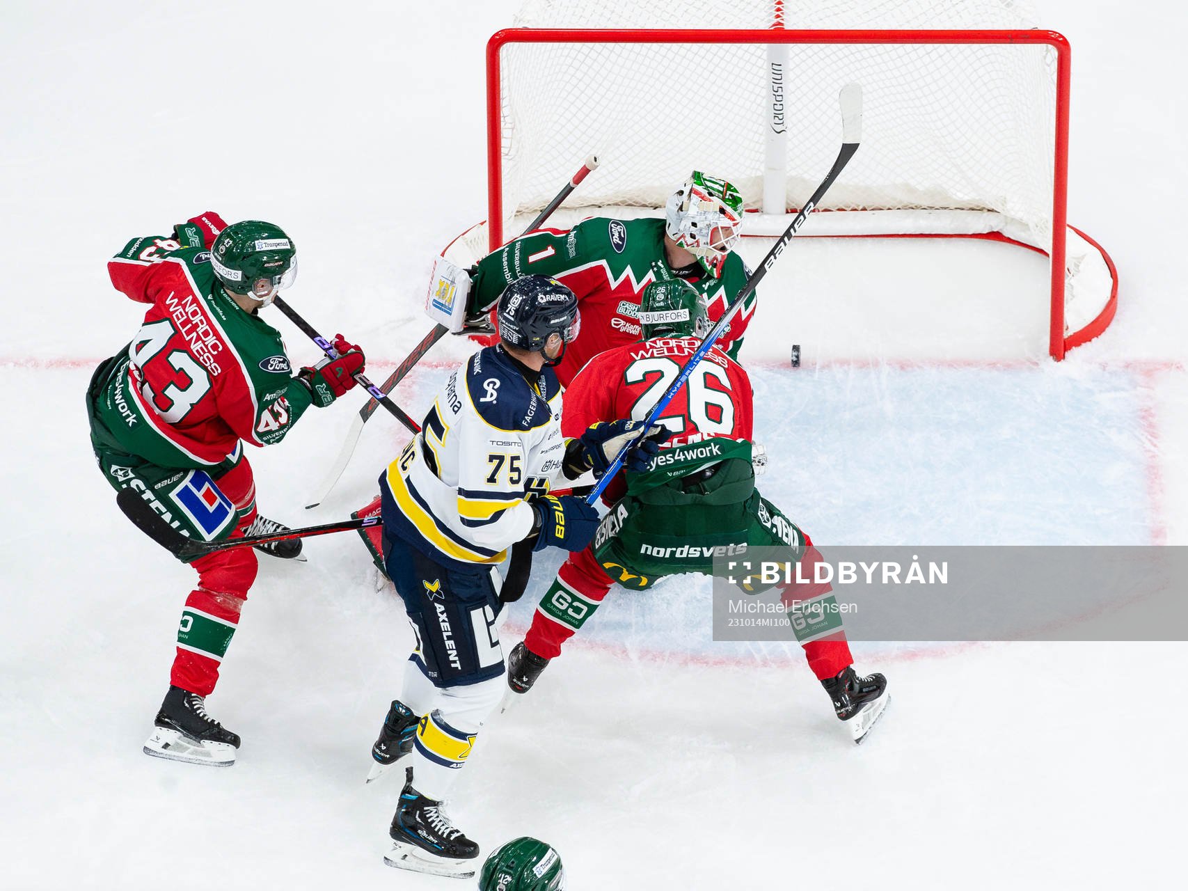 HV71s Radan Lenc skjuter 0-3 i mål bakom Frölundas