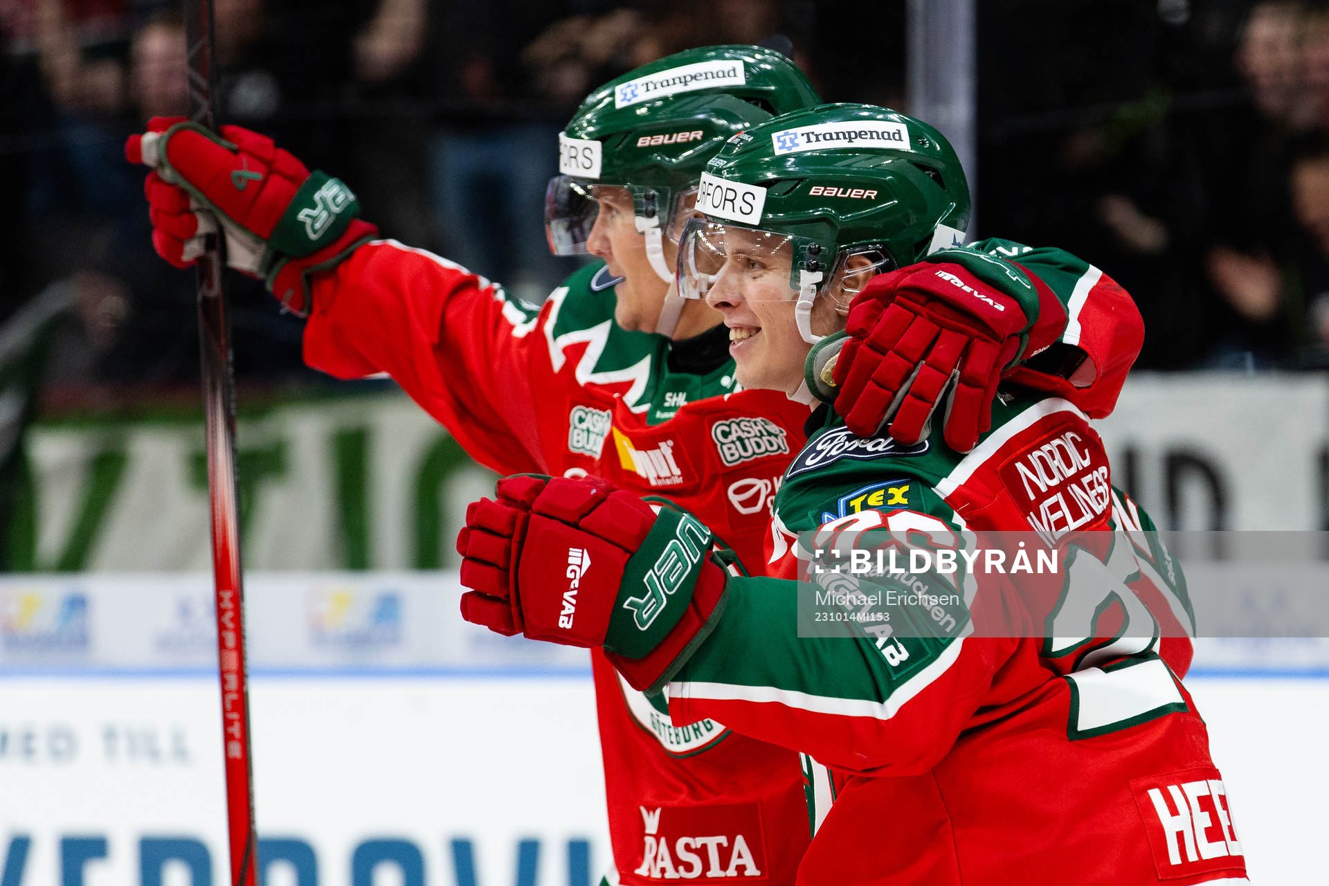 Frölundas Isac Heens jublar ihop med Erik Borg
