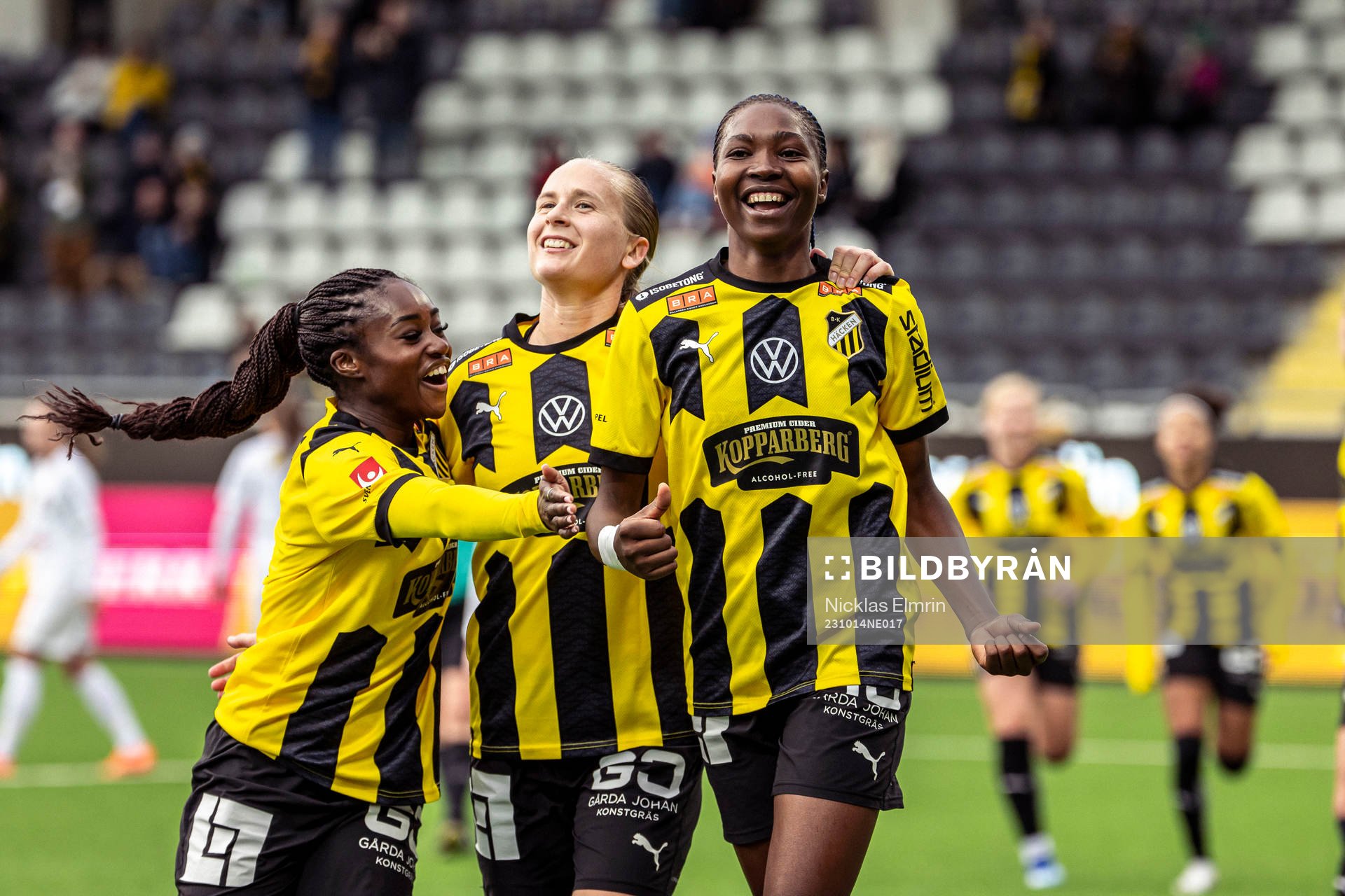 Häckens Sara Olai jublar med lagkamrater