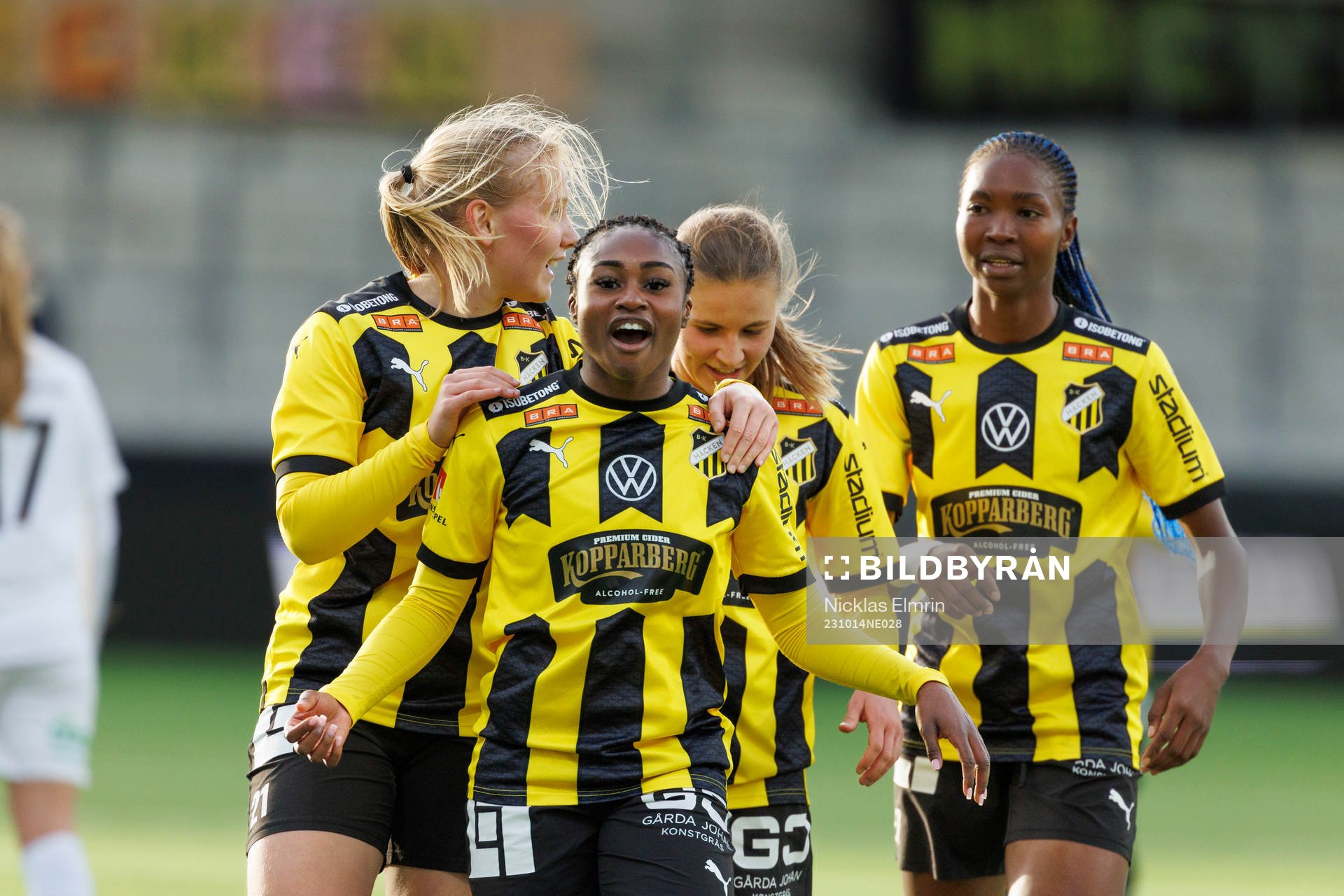 Häckens Monica Jusu Bah jublar efter 4-0 under fotbollsmatchen i Damallsvenskan mellan Häcken och Brommapojkarna den 14 oktober 2023 i Göteborg.