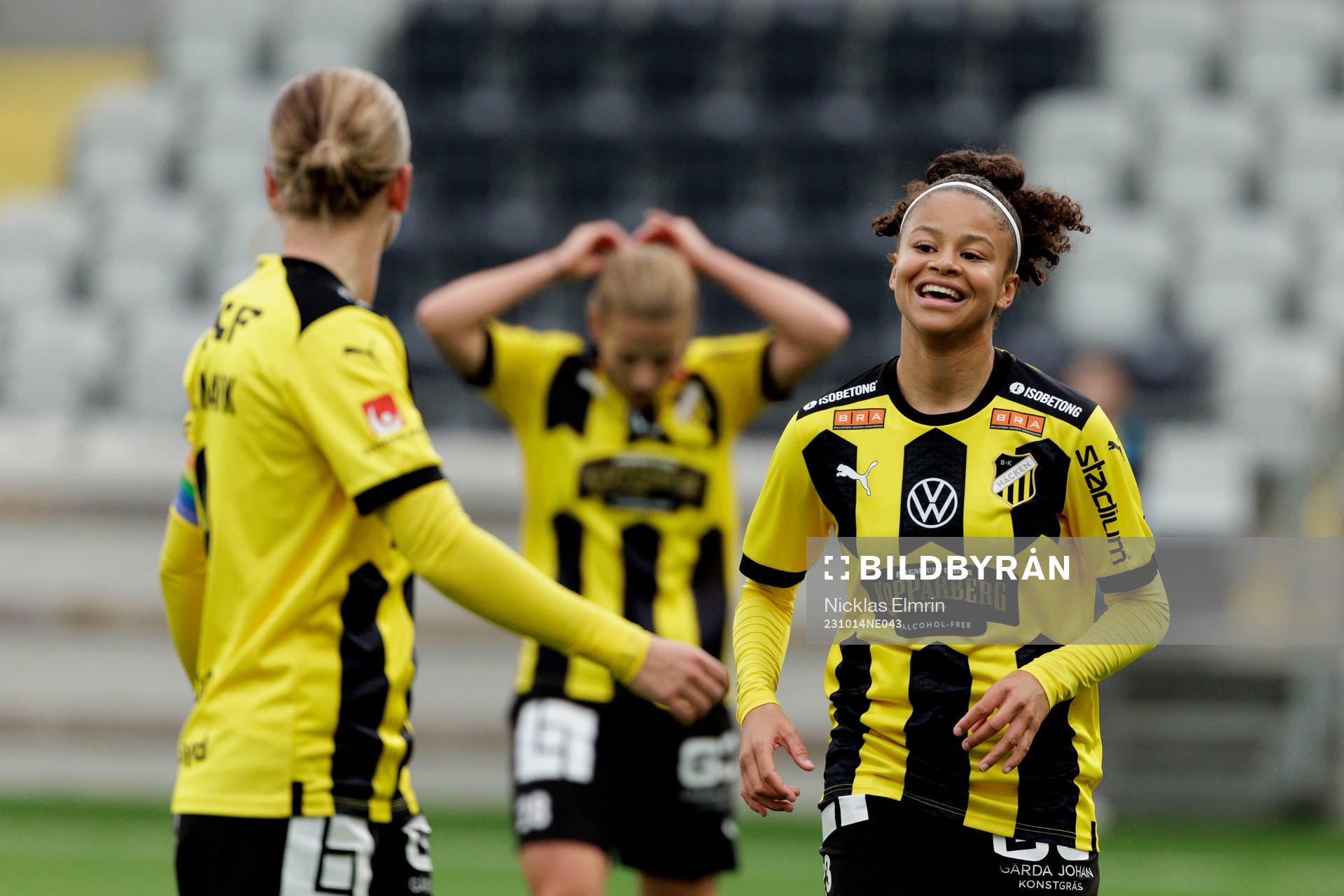 Häckens Felicia Schröder jublar efter 1-0 under fotbollsmatchen i Damallsvenskan mellan Häcken och Brommapojkarna den 14 oktober 2023 i Göteborg.