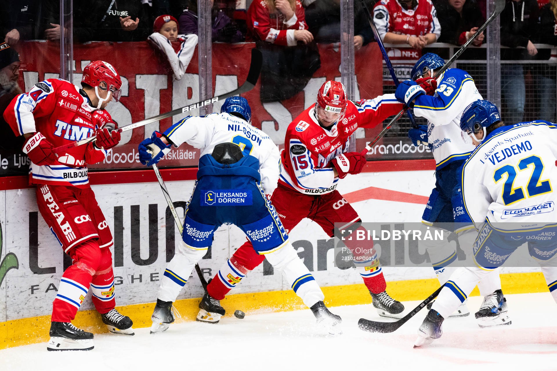 Timrås Emil Pettersson och Panu Mieho med kamp mot