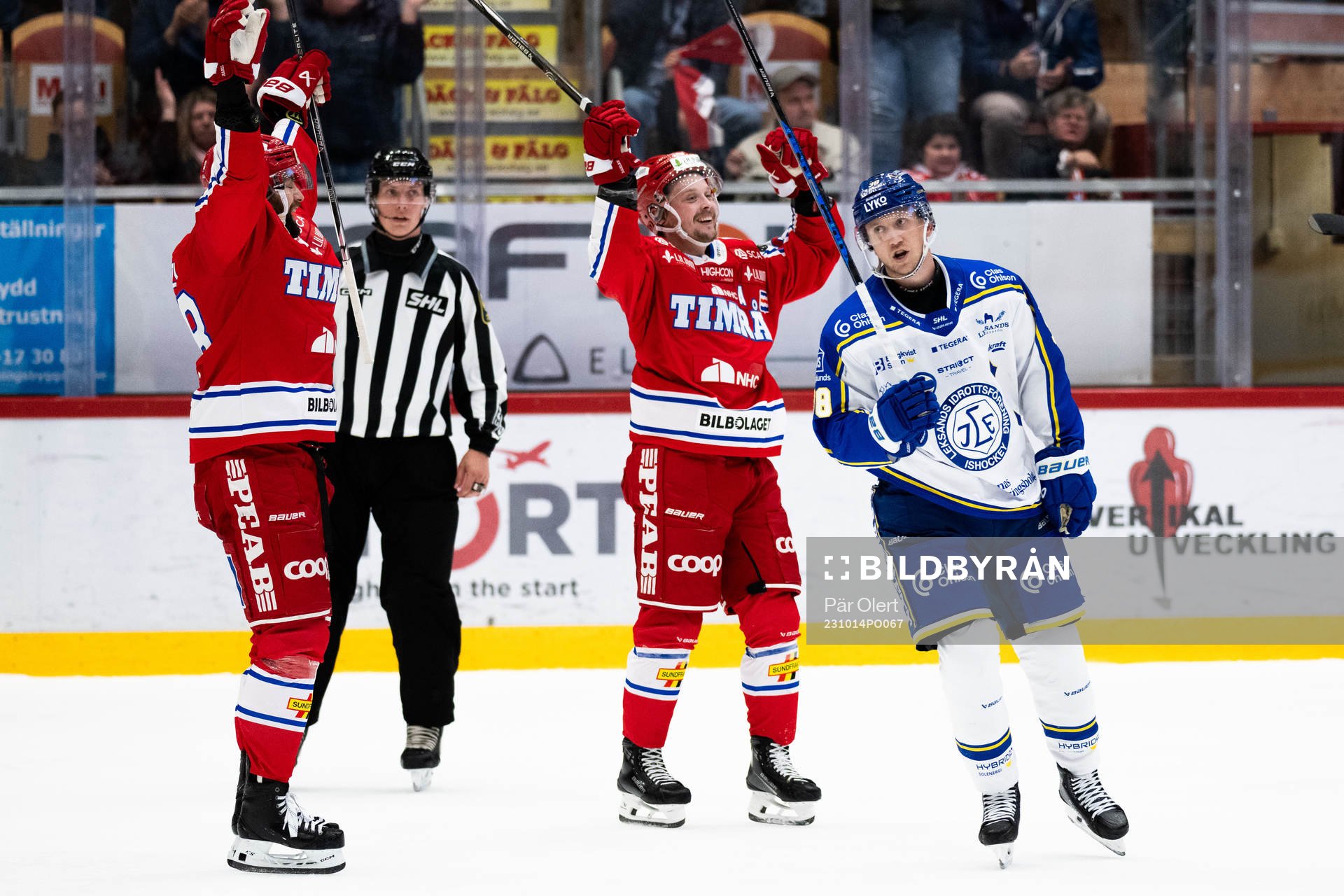 Timrås Jonathan Dahlén och Robin Hanzl jublar