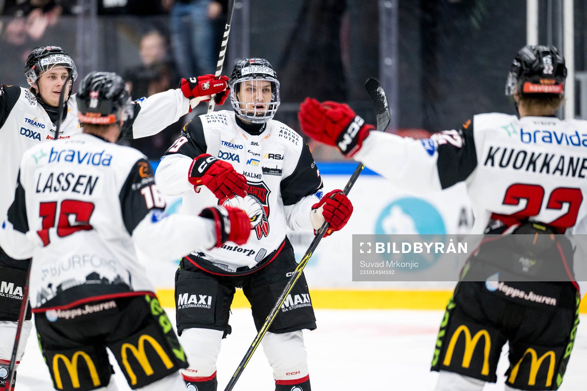 IF Malmö Redhawks Jakub Galvas jublar med lagkamrater