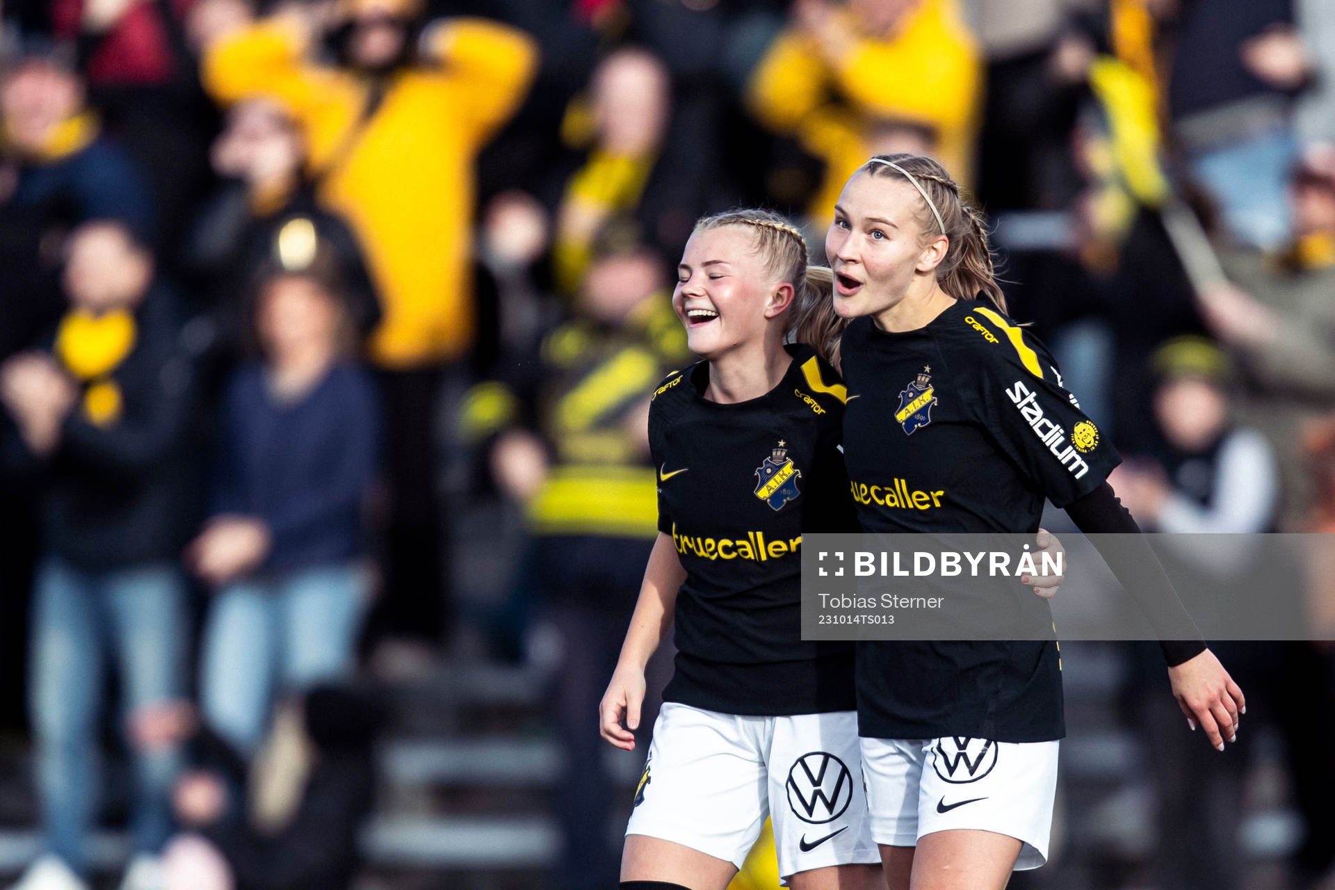 AIKs Silja Sofia Jaatinen jublar efter 0-2 under fotbollsmatchen i Elitettan mellan Gamla Upsala och AIK den 14 oktober 2023 i Uppsala. 