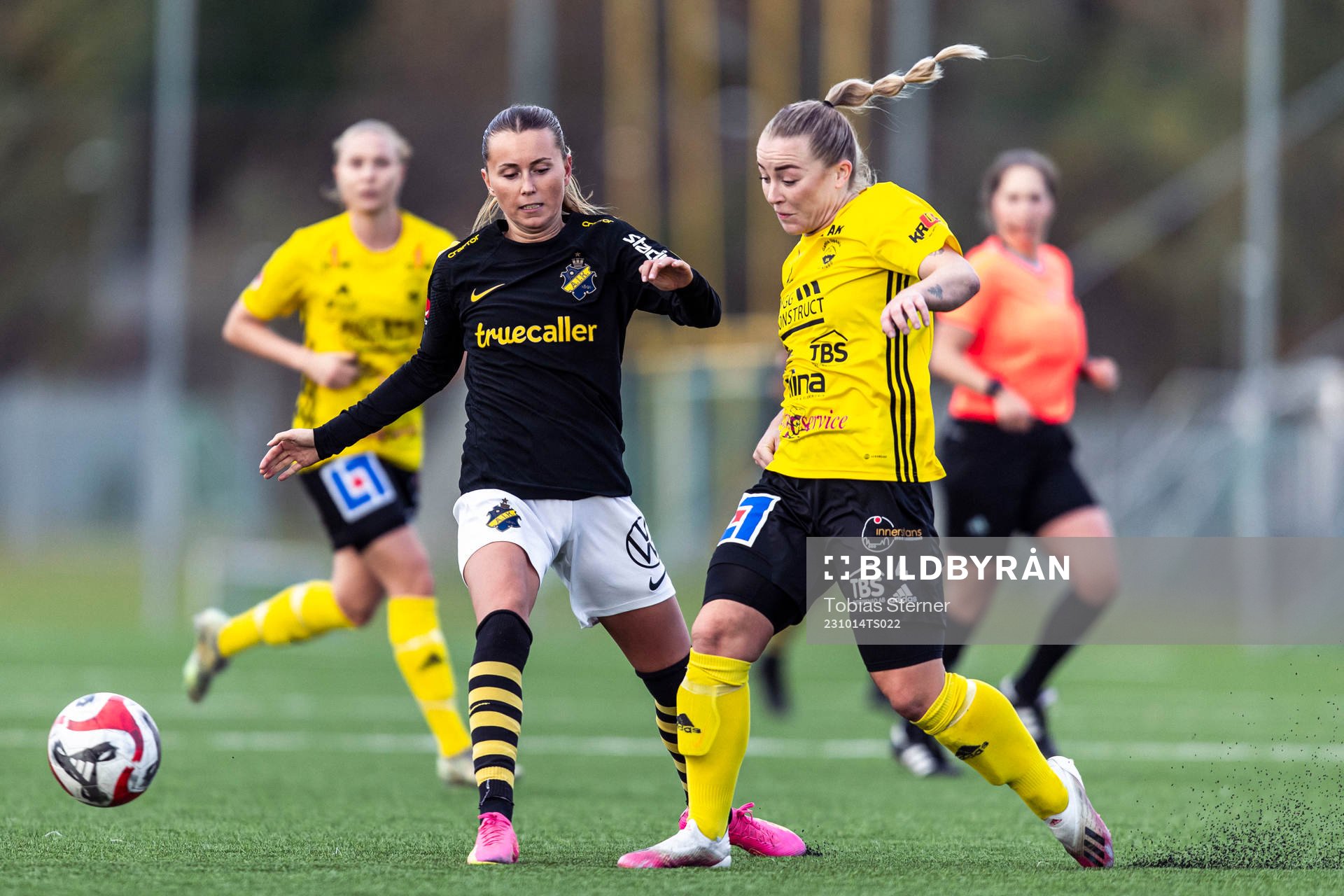 AIKs Adelisa Grabus och Gamla Upsalas Ingrid Wixner