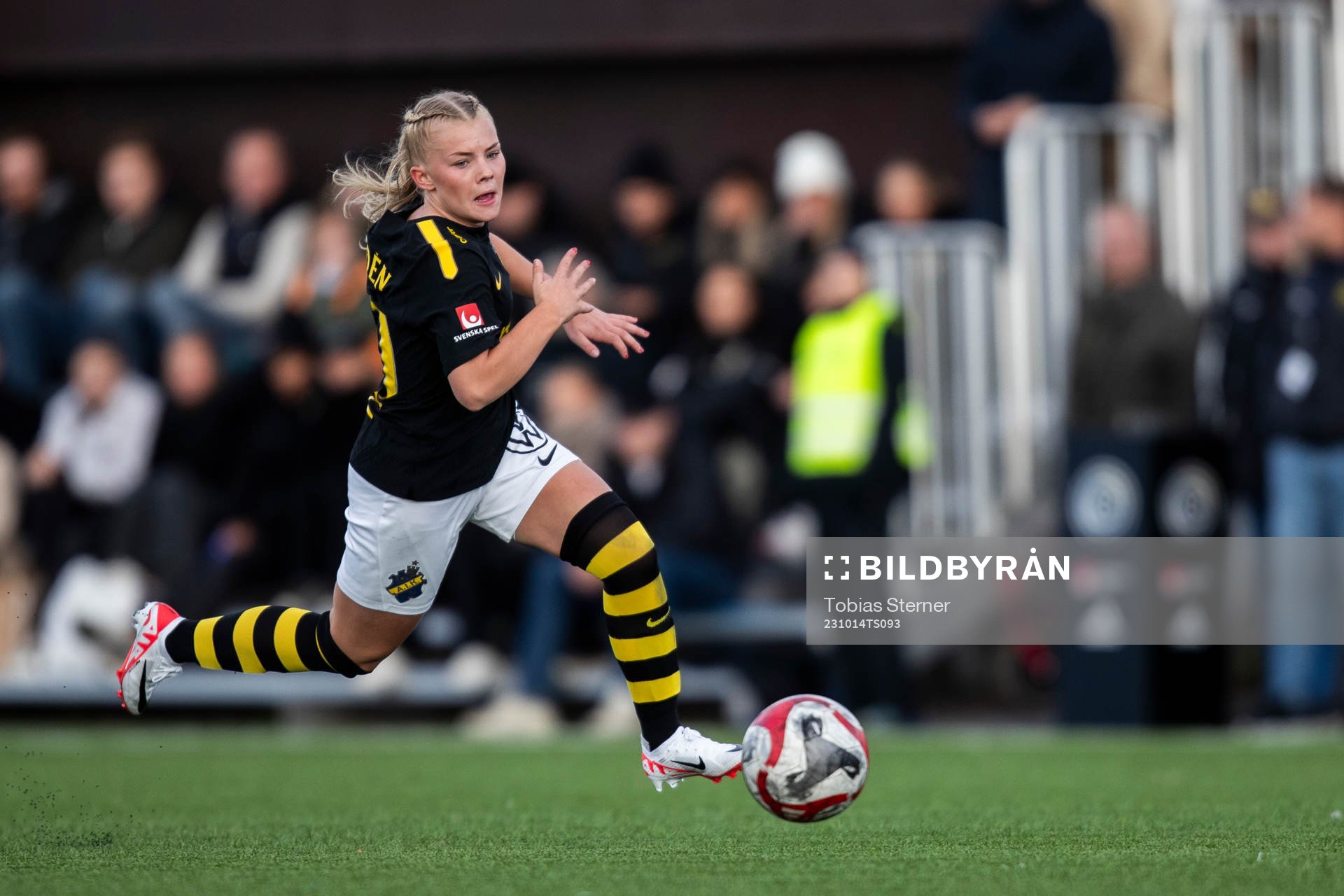 AIKs Matilda Nildén under fotbollsmatchen i Elitettan mellan Gamla Upsala och AIK den 14 oktober 2023 i Uppsala. 