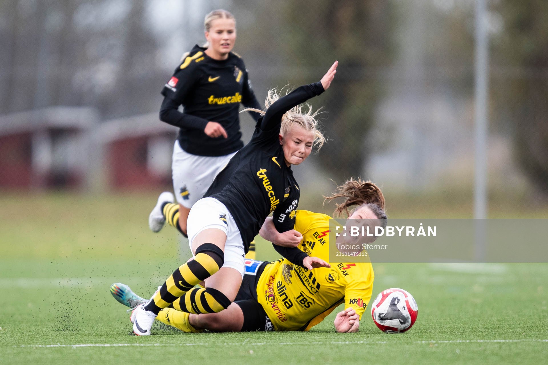 AIKs Matilda Nildén och Gamla Upsalas Wilma Stenman