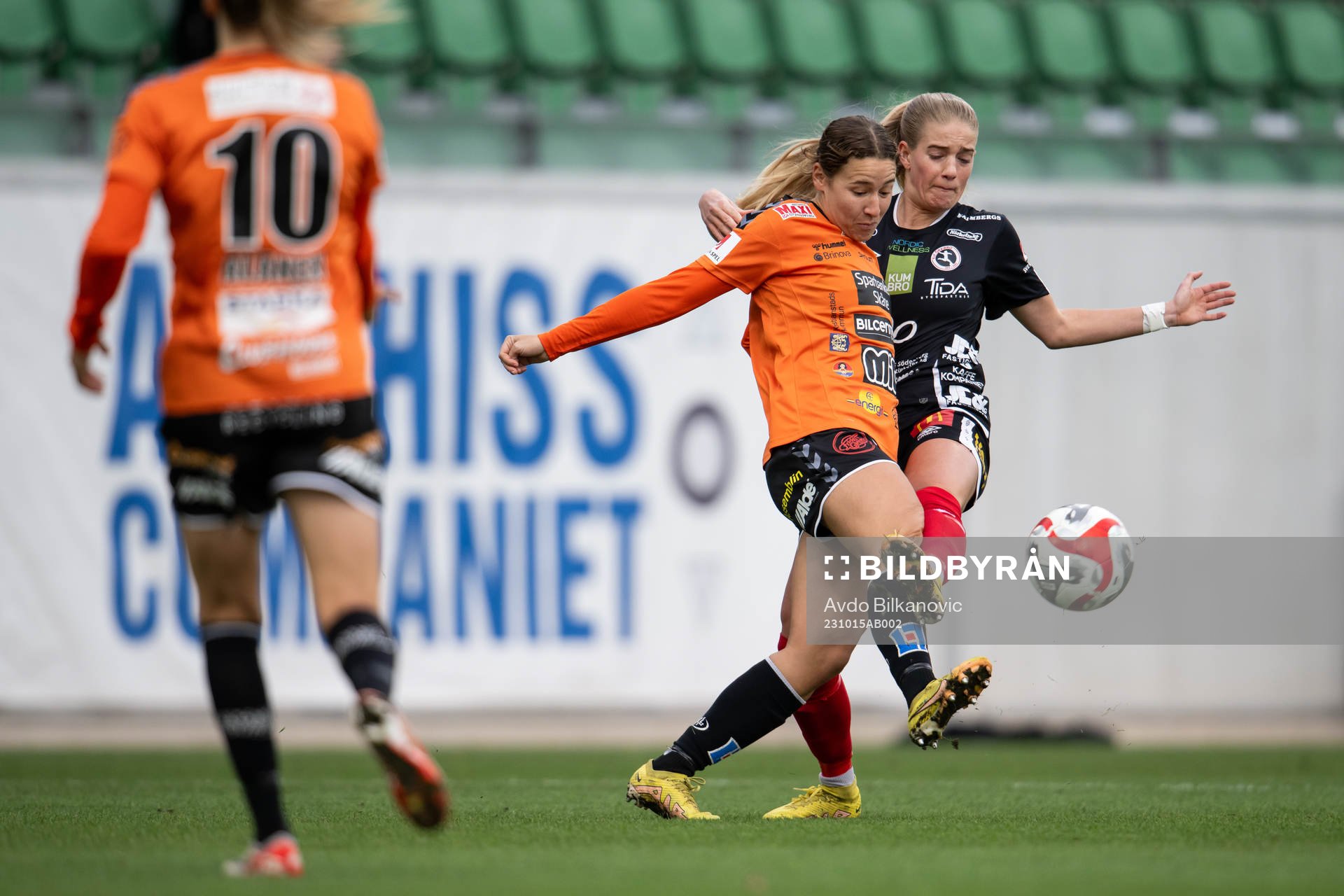 Kristianstads Emmi Alanen och Örebros Regan Steigleder