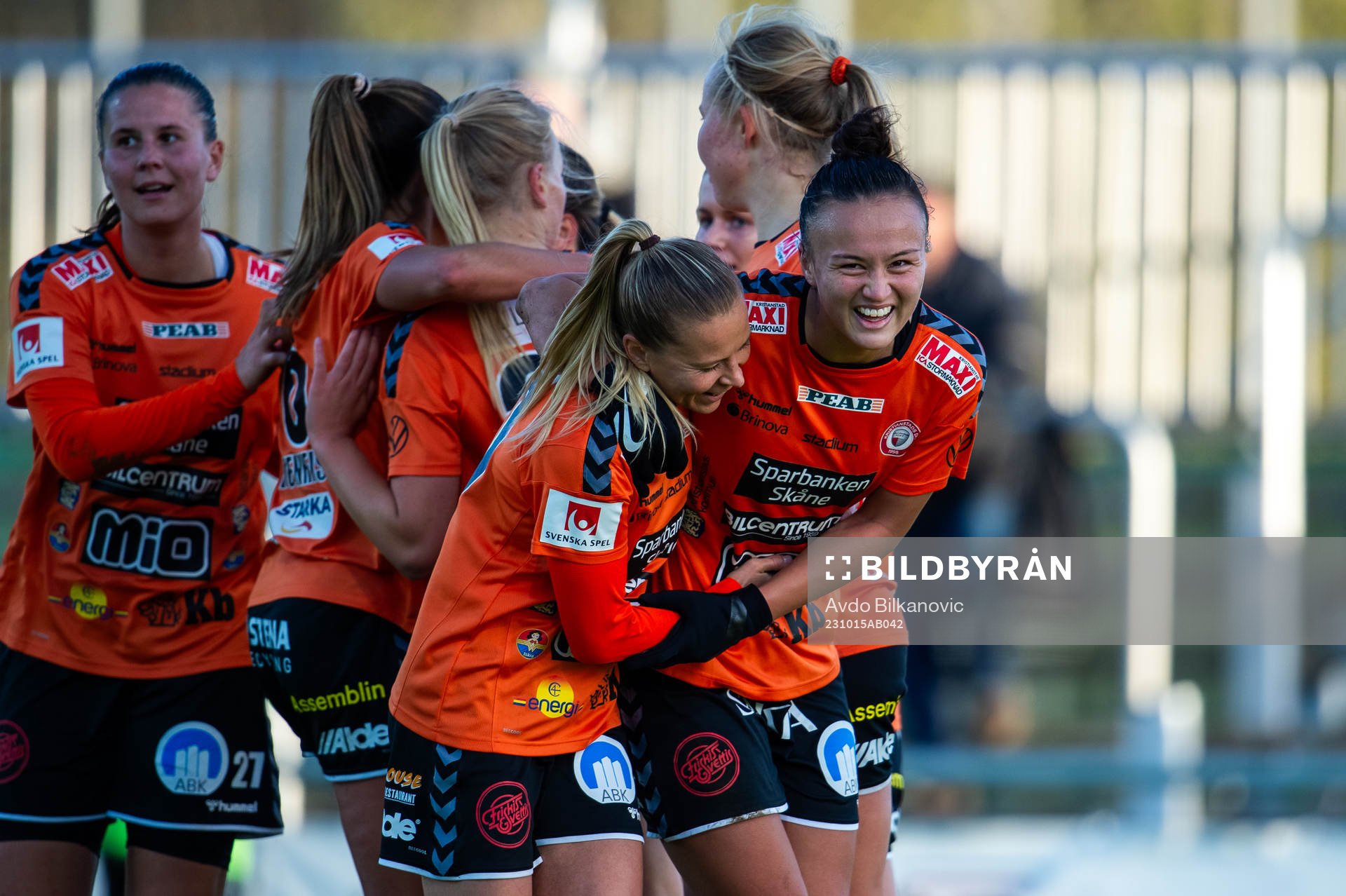 Kristianstads Emmi Alanen och Amy Sayer jublar