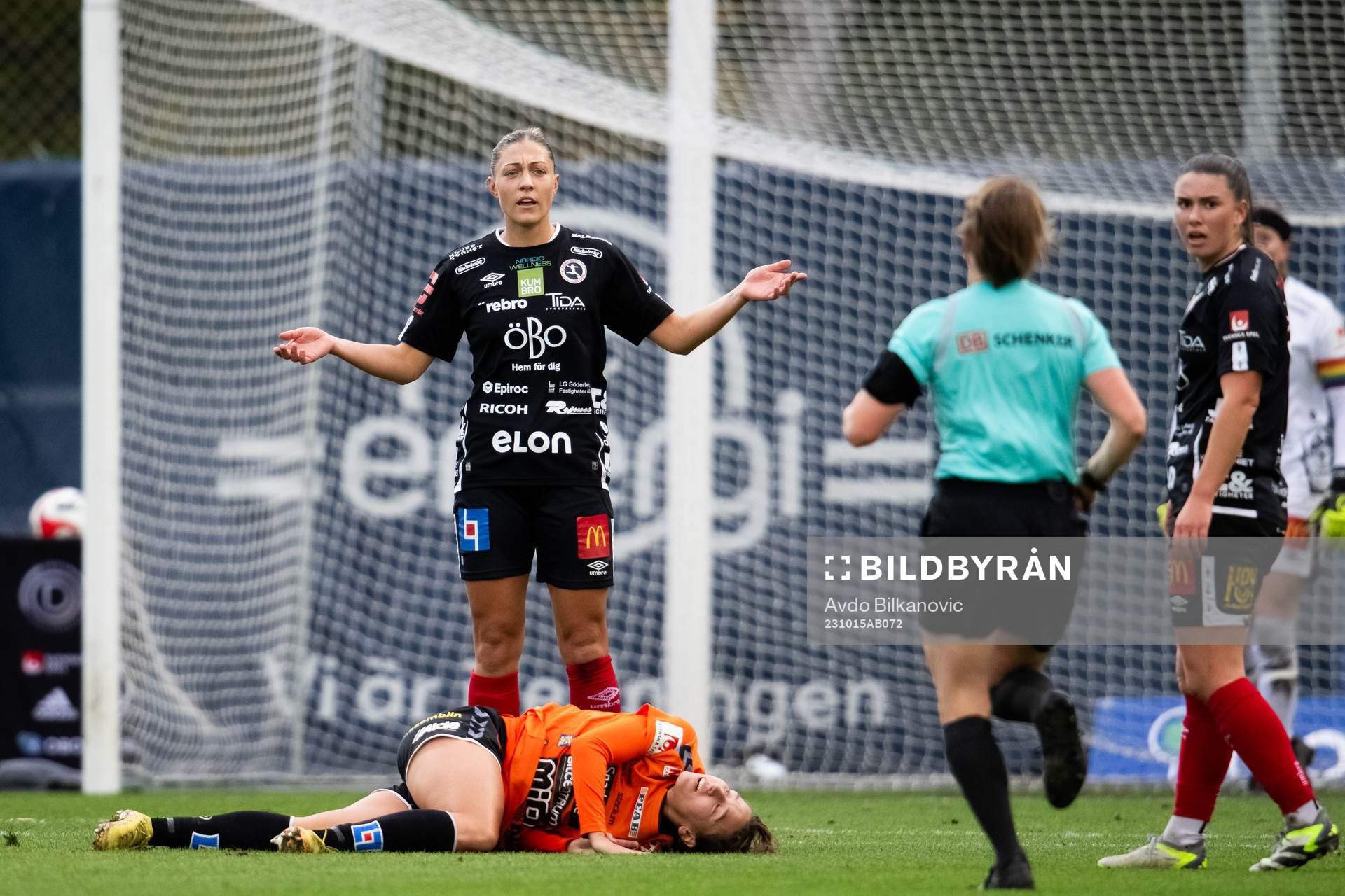 Kristianstads Tabitha Michelle Tindell ligger på marken