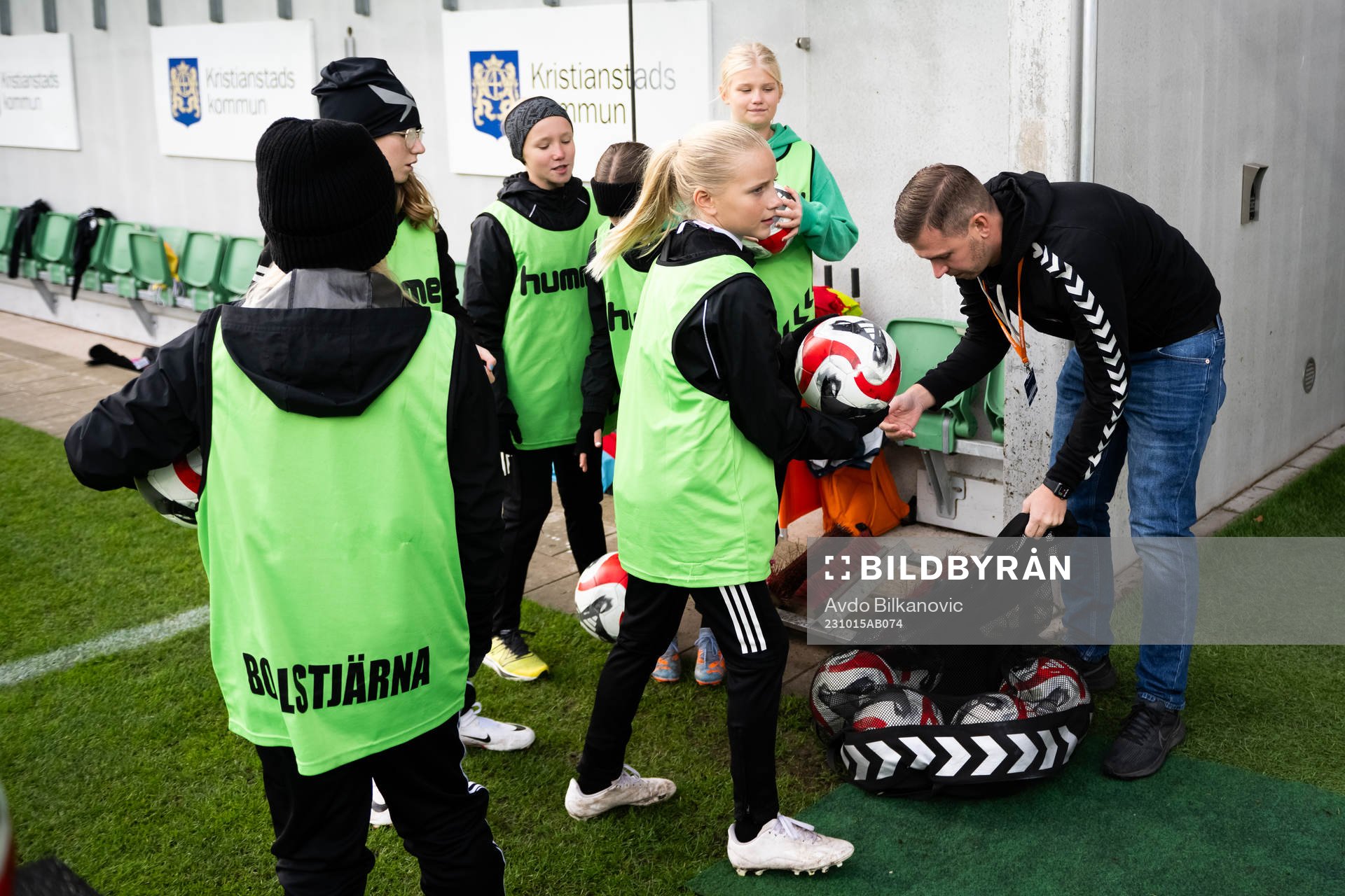 Bolltjejer inför fotbollsmatchen i Damallsvenskan mellan Kristianstad och Örebro den 15 oktober 2023 i Kristianstad. 